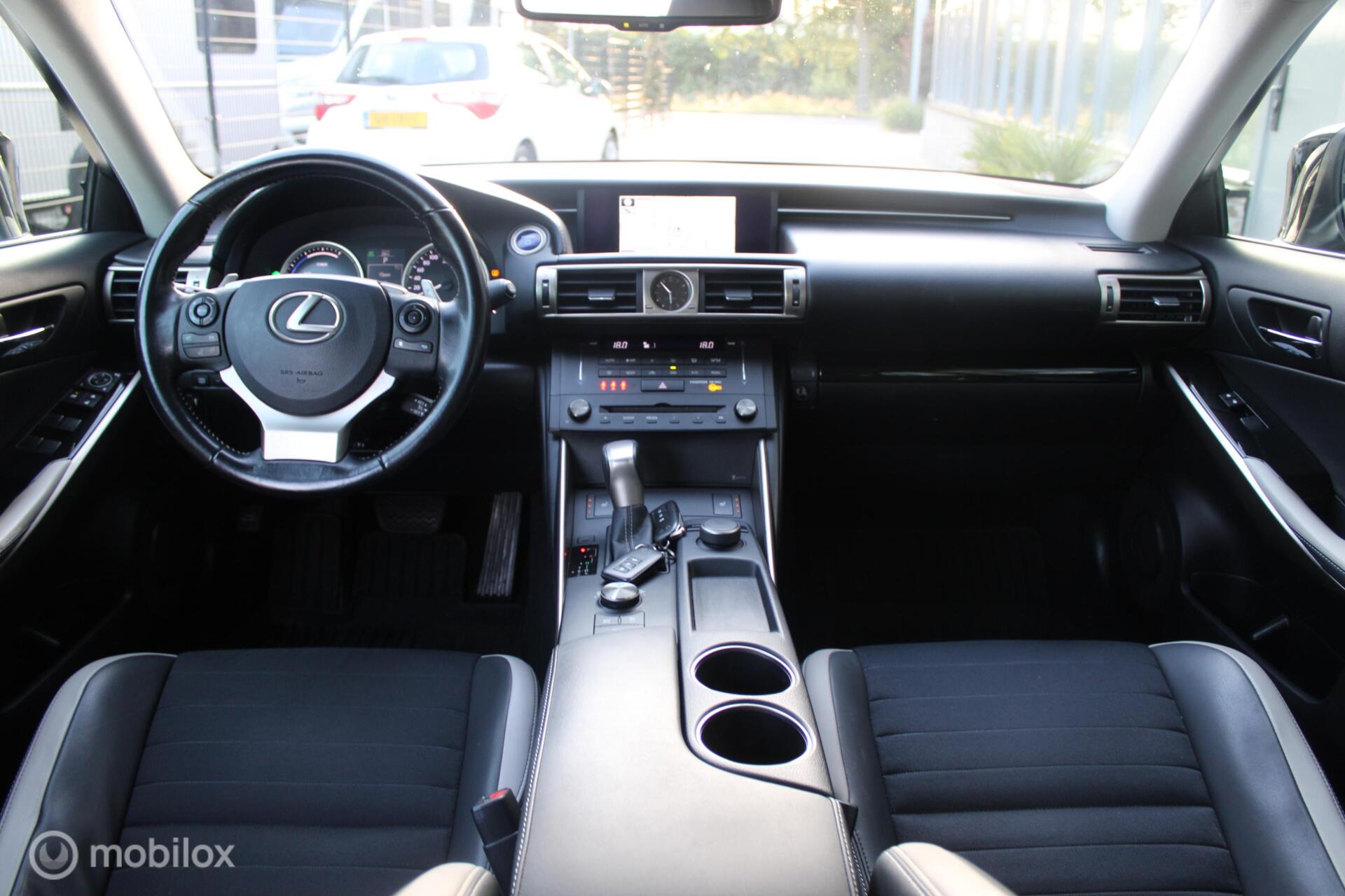 Foto van Lexus Lexus Is300h