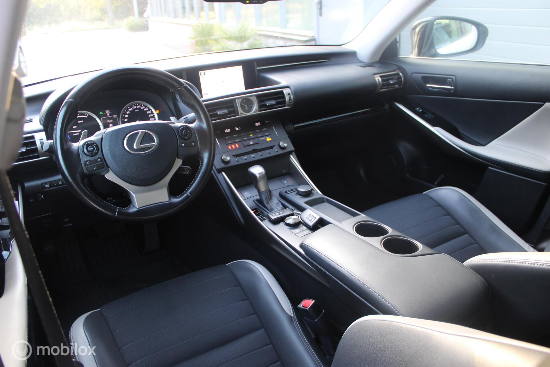 Foto van Lexus Lexus Is300h