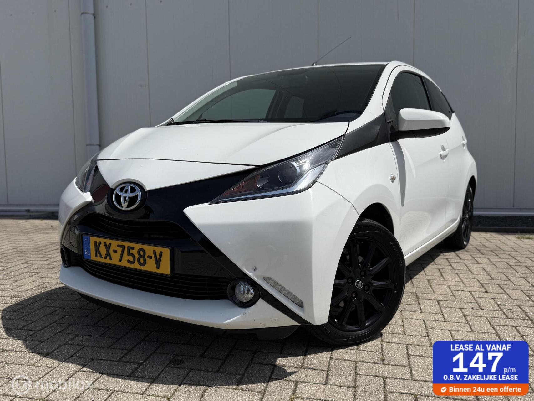 Toyota Toyota Aygo 1.0 VVT-i x-sport uitvoering Airco NAP LM velgen 2016 - voorkant
