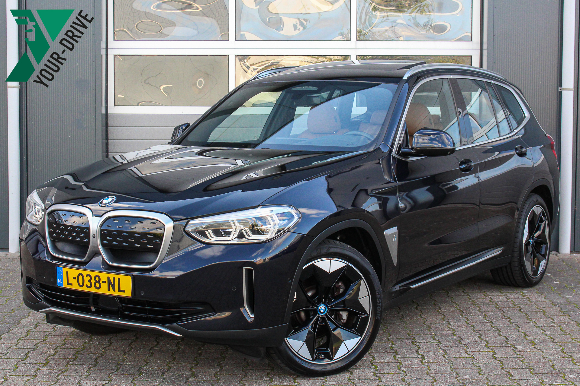 BMW Ix3 High Executive 80 kWh | 12 Mnd. Garantie & SOH 99,4%| Nette en zeer complete iX3 met historie 2021 - voorkant