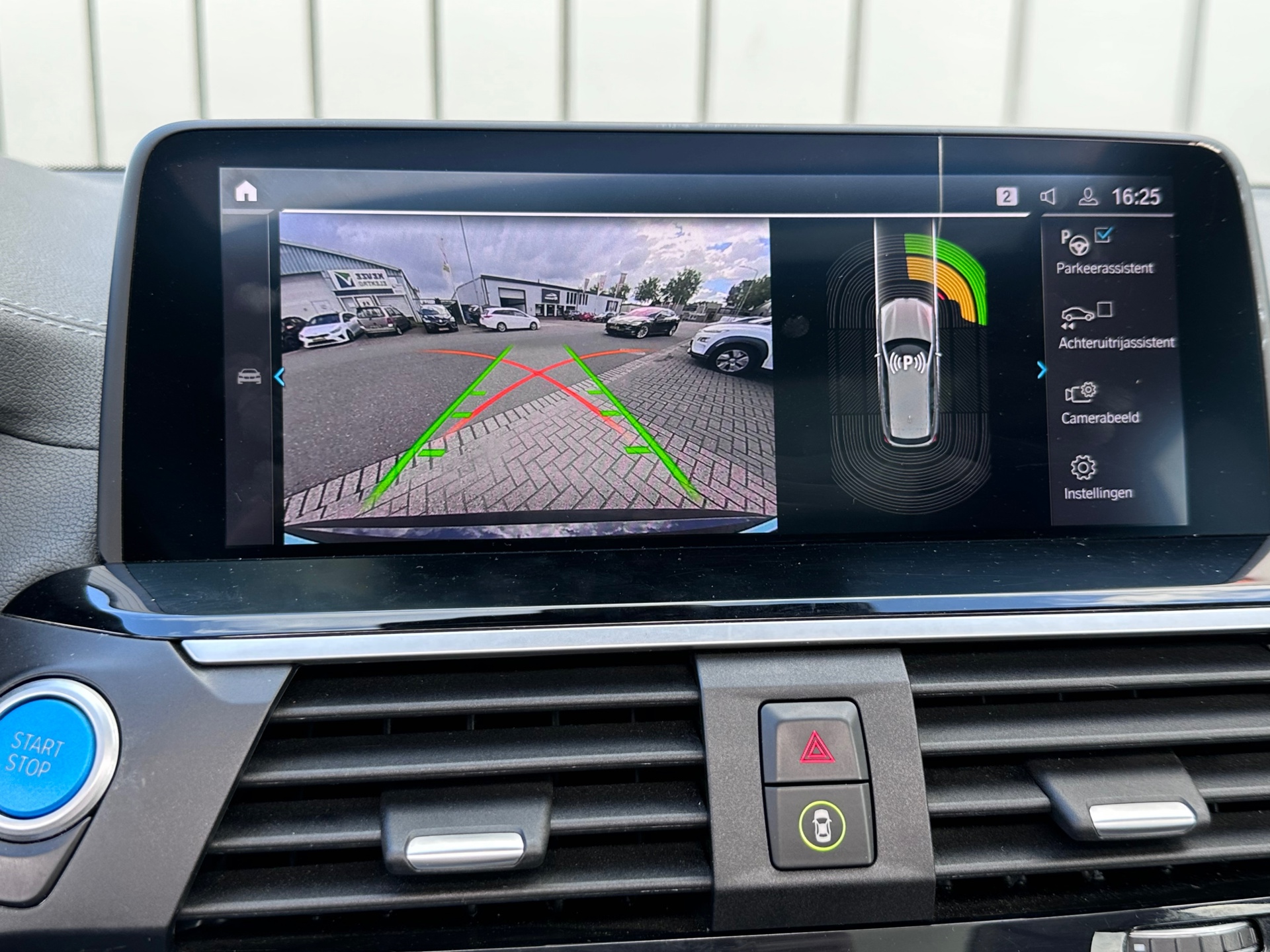 Foto van BMW Ix3