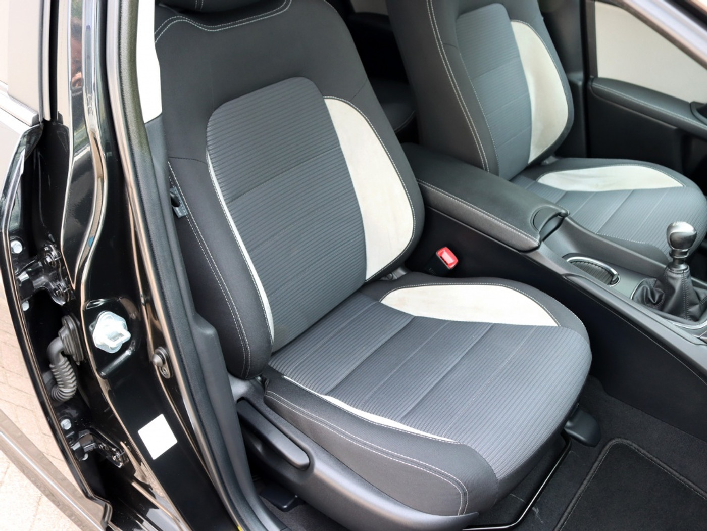 Foto van Toyota Avensis Touring Sports