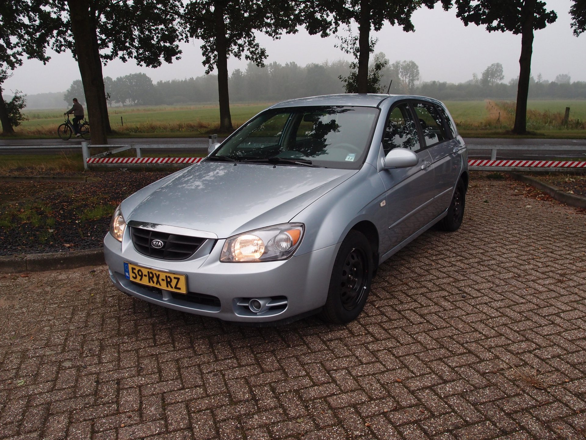 Kia Cerato 1.6-16V LX  Airco   Nette  Auto 2005 - voorkant