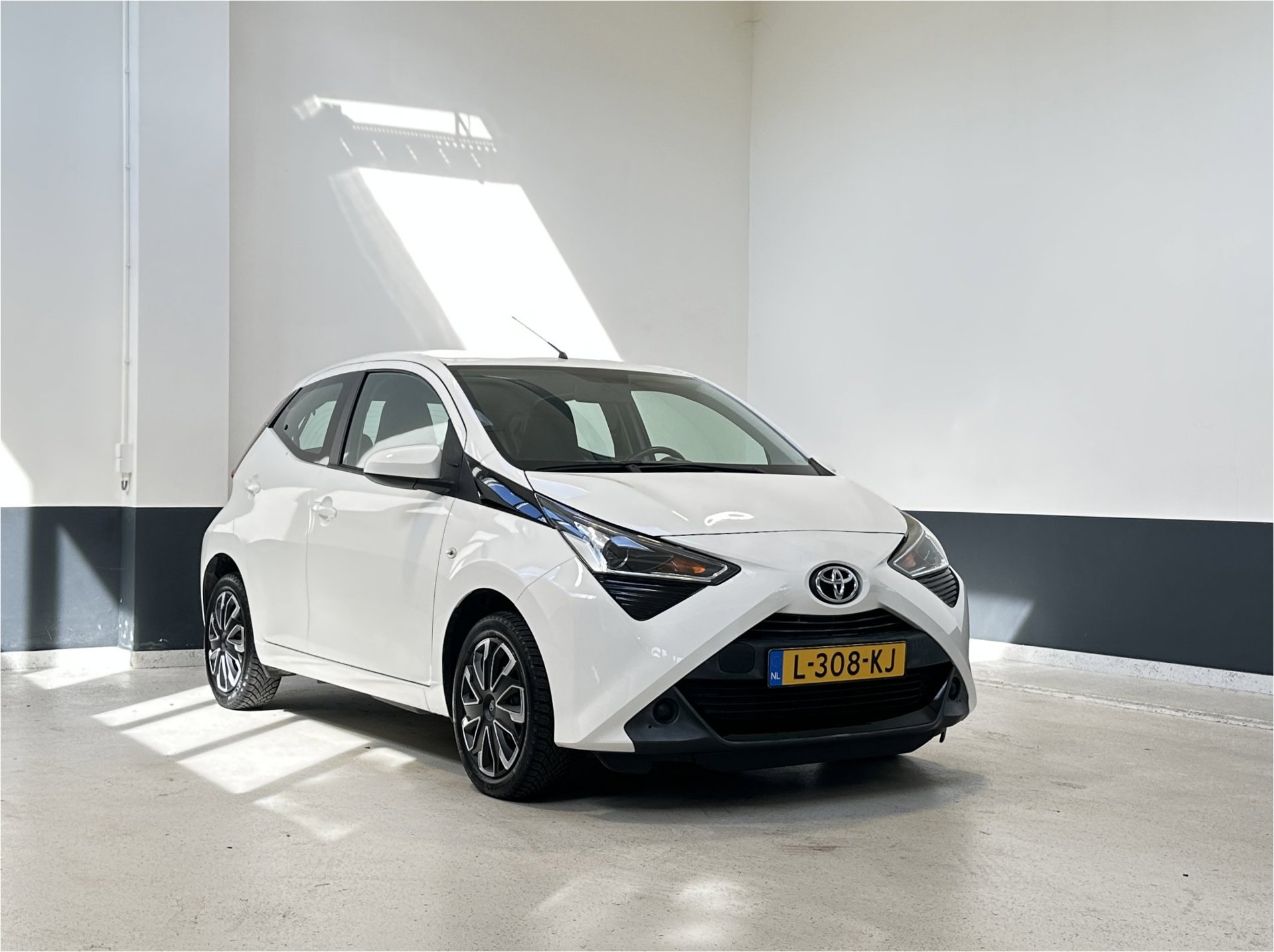 Toyota Toyota Aygo 1.0 VVT-i x-play limited | NL | Carplay/ Android Auto | Camera | 1 Eig | 2021 - voorkant