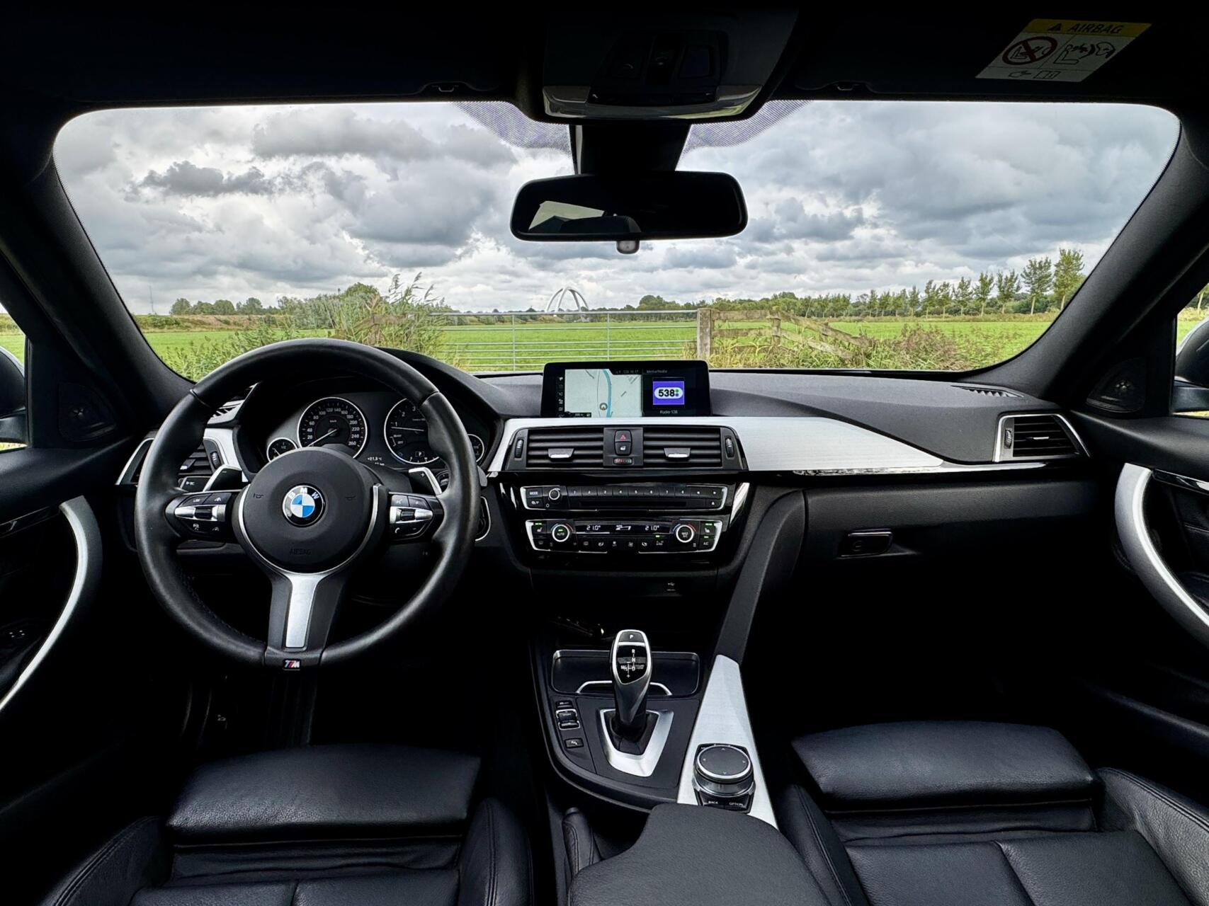 Foto van BMW 330i xDrive