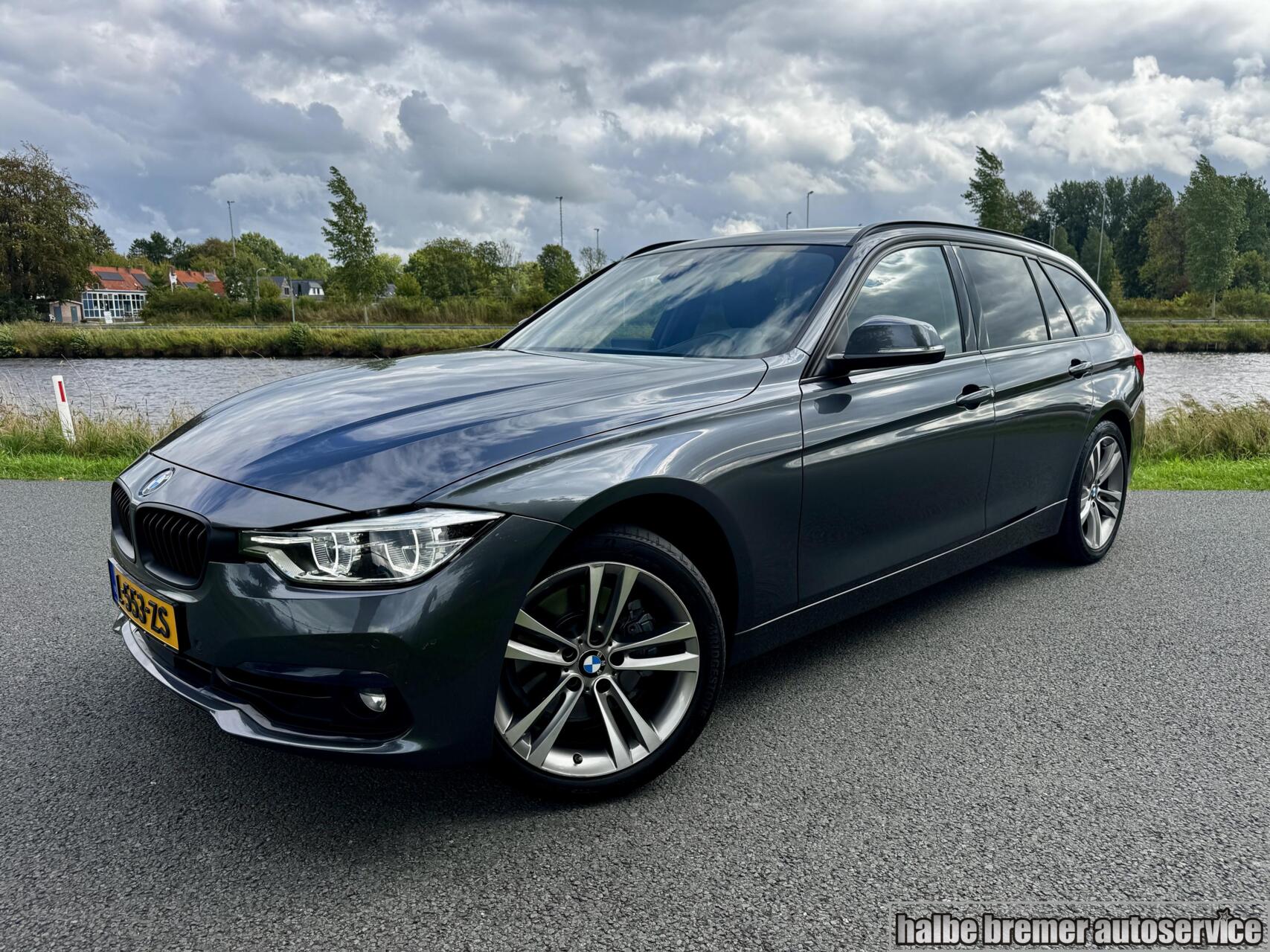 Foto van BMW 330i xDrive