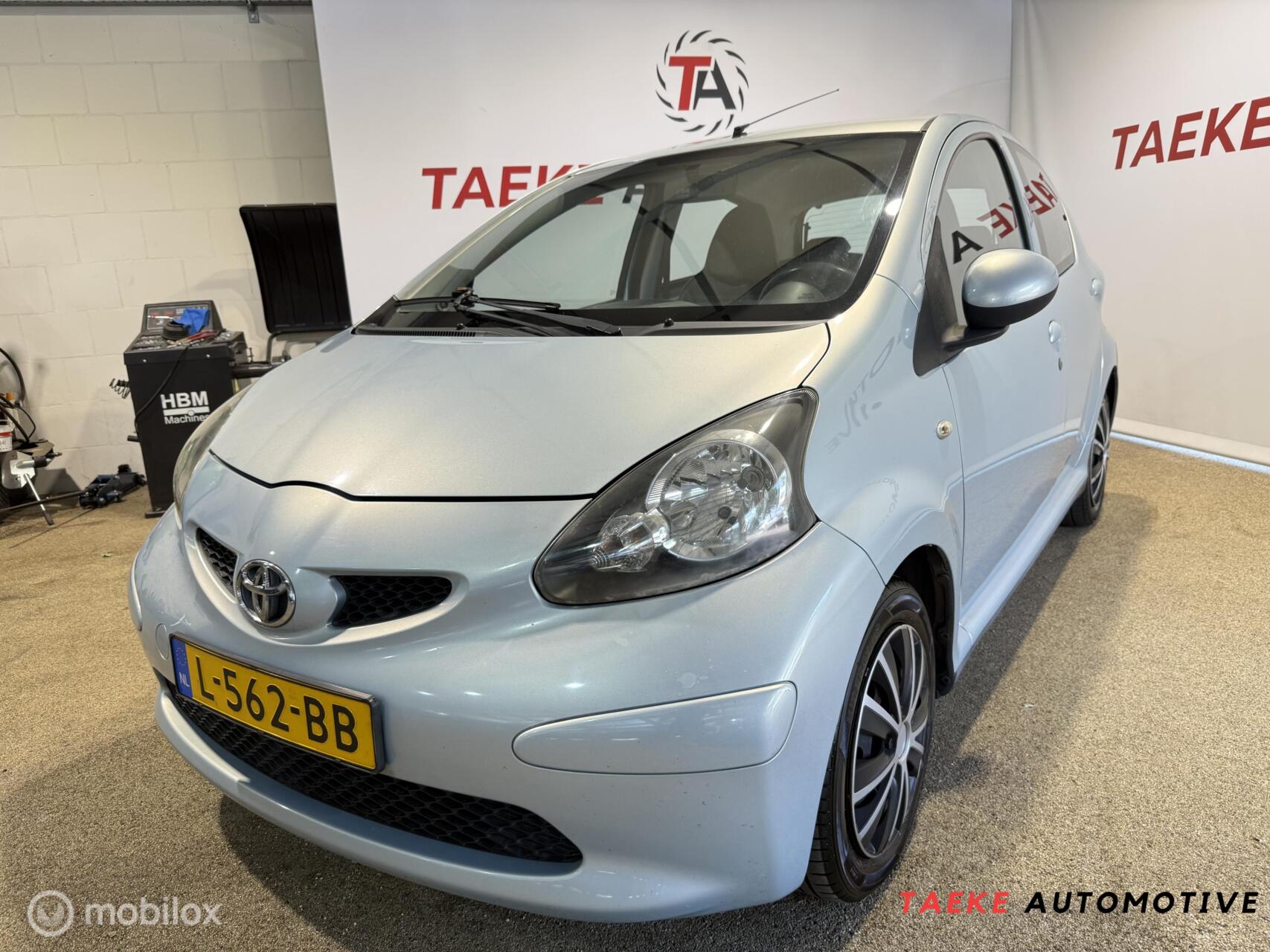 Toyota Toyota Aygo 1.0-12V + AIRCO/5DRS/APK 2005 - voorkant