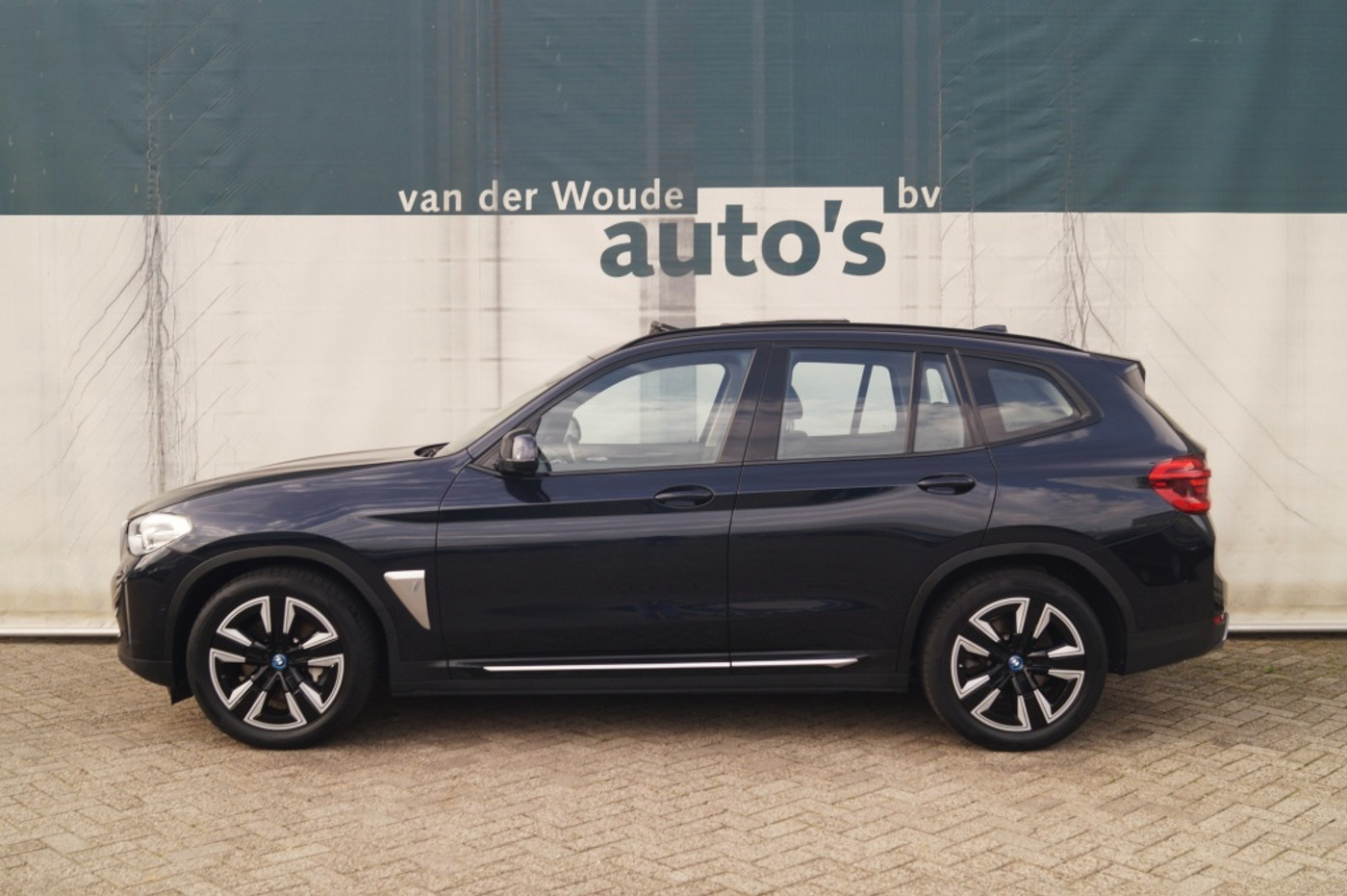 BMW Ix3 Executive 80 kWh -SOH95%-PANO-LEER-CAM-NAVI- 2021 - voorkant