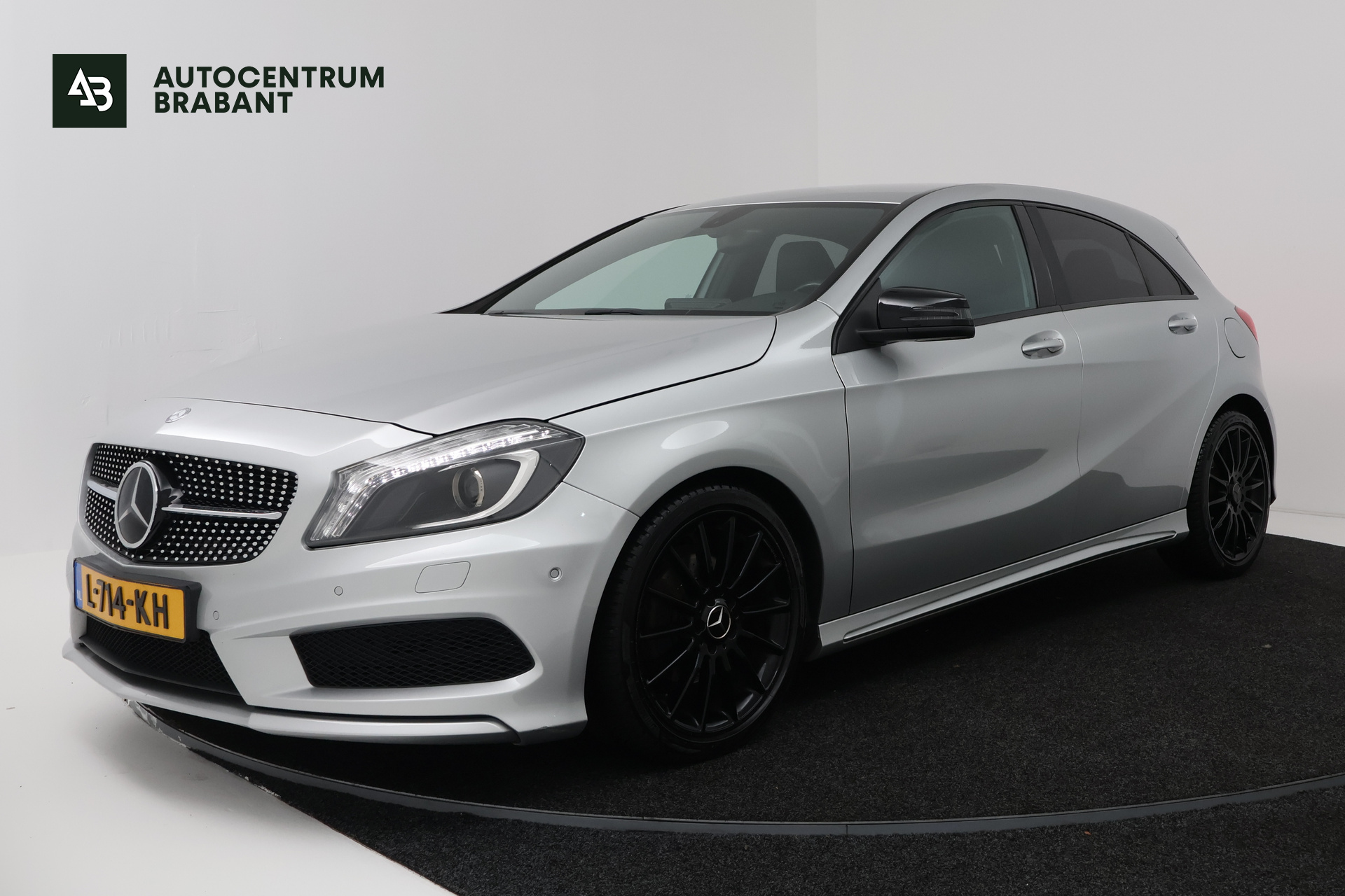 Mercedes-Benz A 180 180 Ambition (STOELVERWARMING, NAVIGATIE, PARKEERSENSOREN) 2013 - voorkant