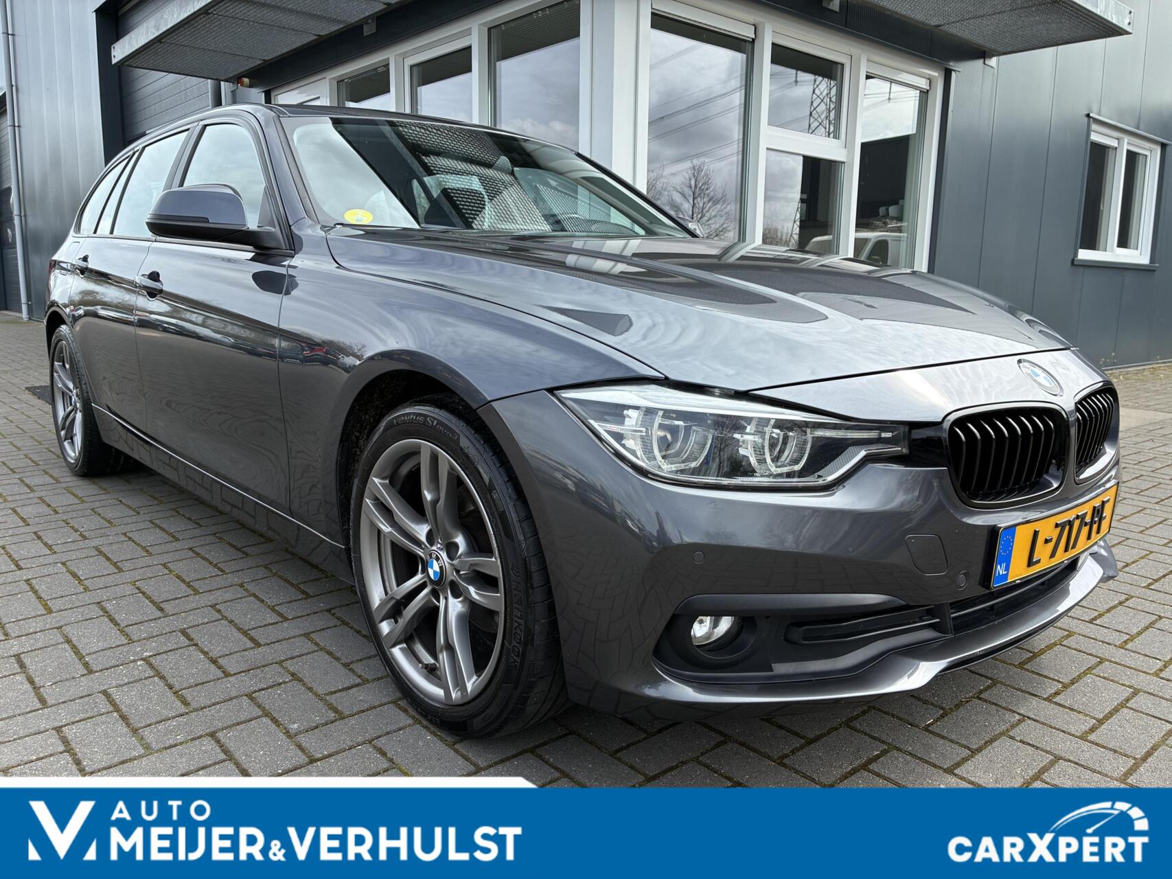 BMW 3-serie Touring 318d | CLIMA | NAVI | STOELVERWARMING 2017 - voorkant