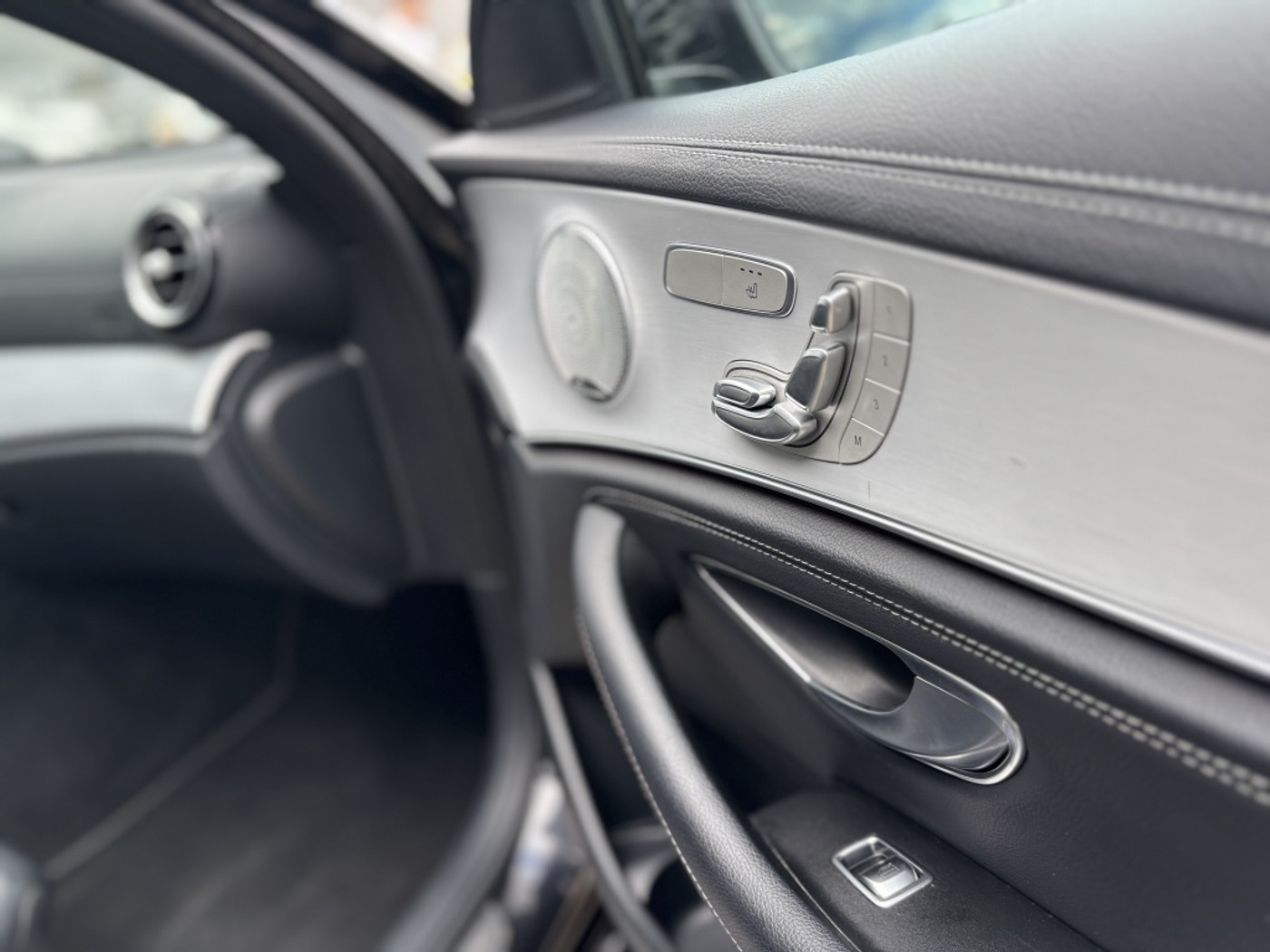 Foto van Mercedes-Benz E 300 E