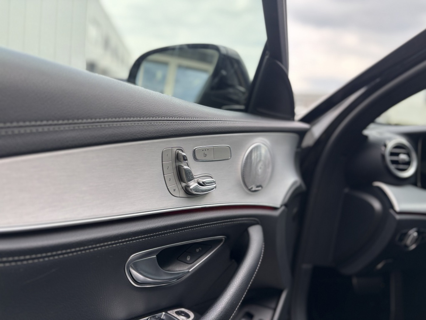 Foto van Mercedes-Benz E 300 E