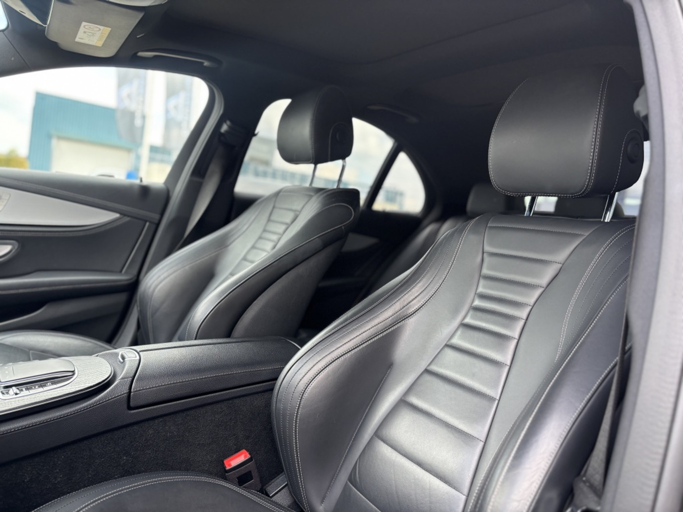 Foto van Mercedes-Benz E 300 E