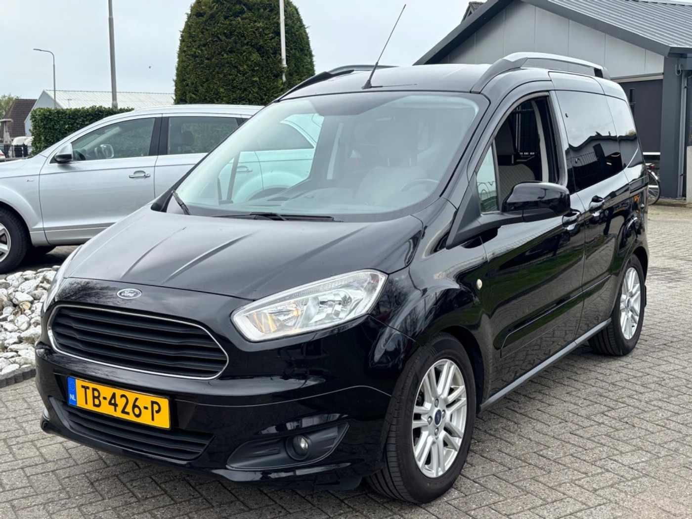 Ford Tourneo Courier 1.0 Titanium ECC TREKHAAK CRUISE LM. 2017 - voorkant