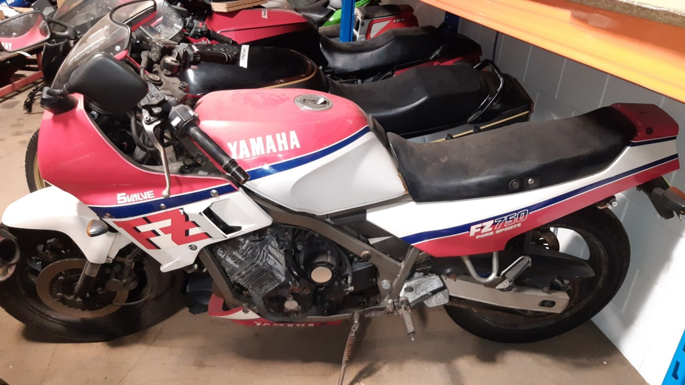 Foto van Kawasaki GPZ 900r