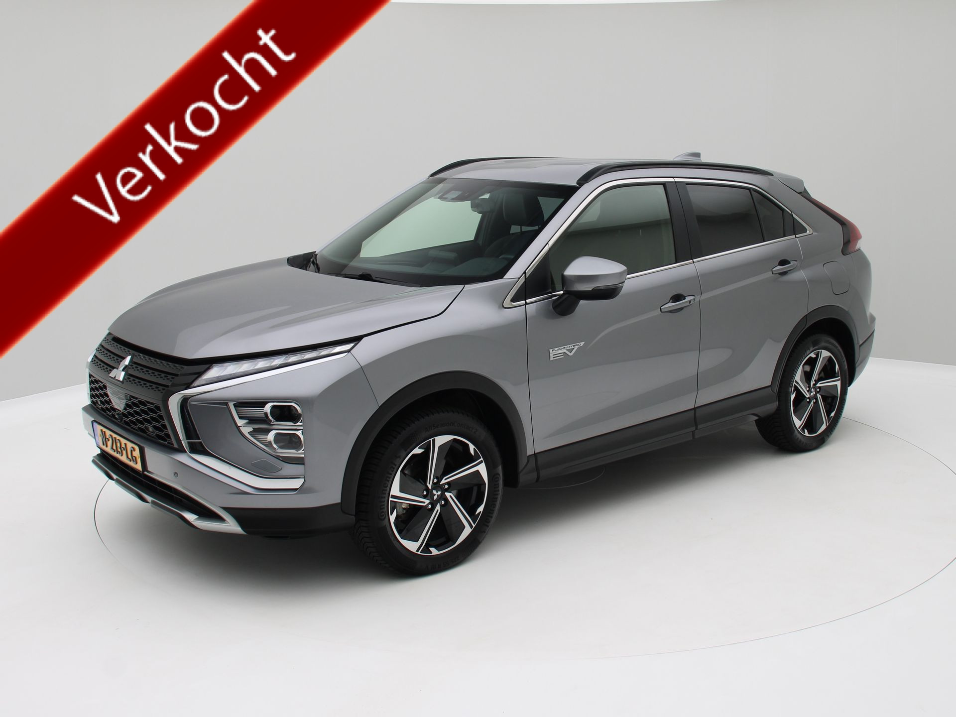 Mitsubishi Eclipse Cross 2.4 PHEV Intense+ 2021 - voorkant
