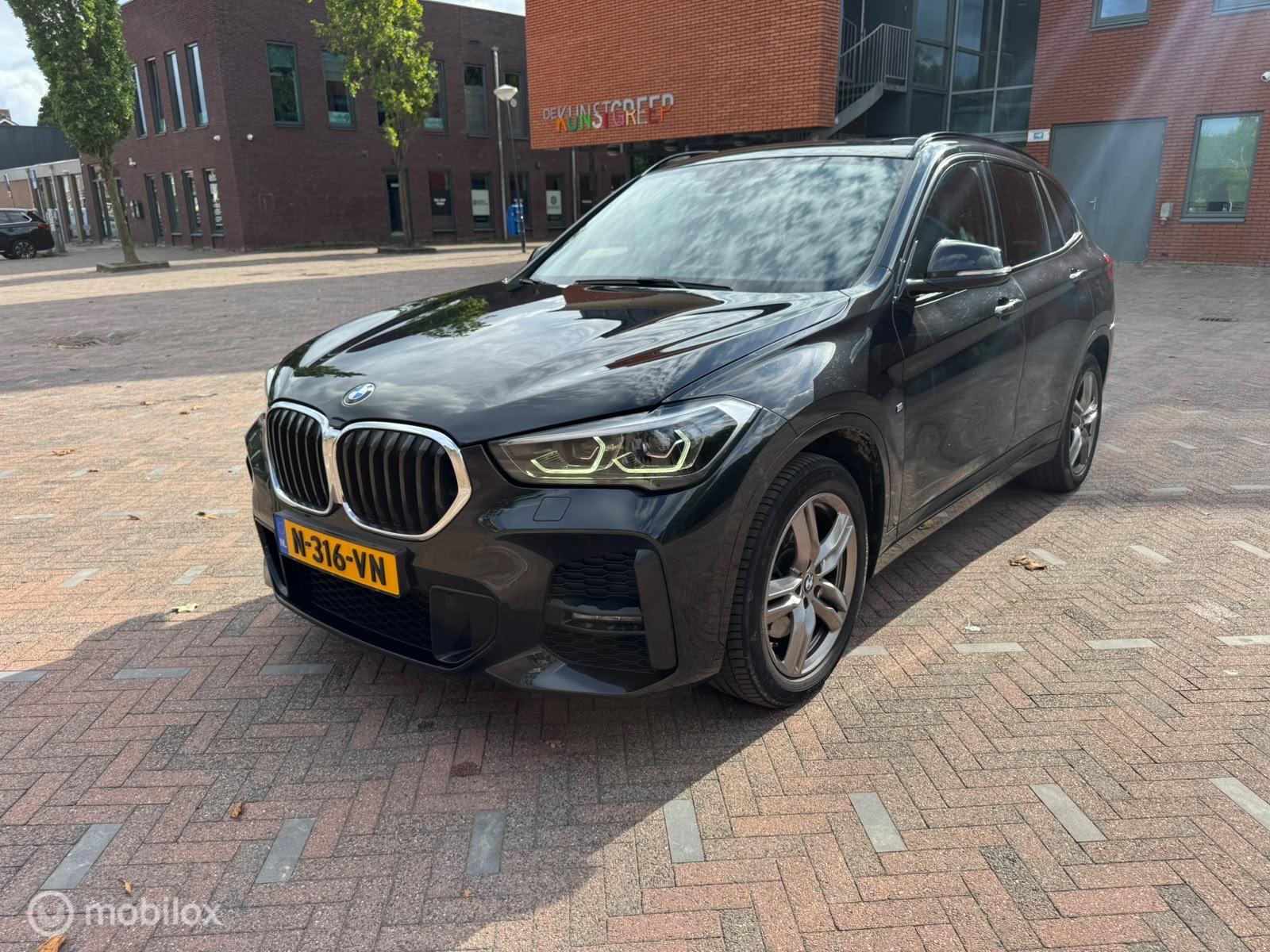 Foto van BMW X1 Xdrive20i