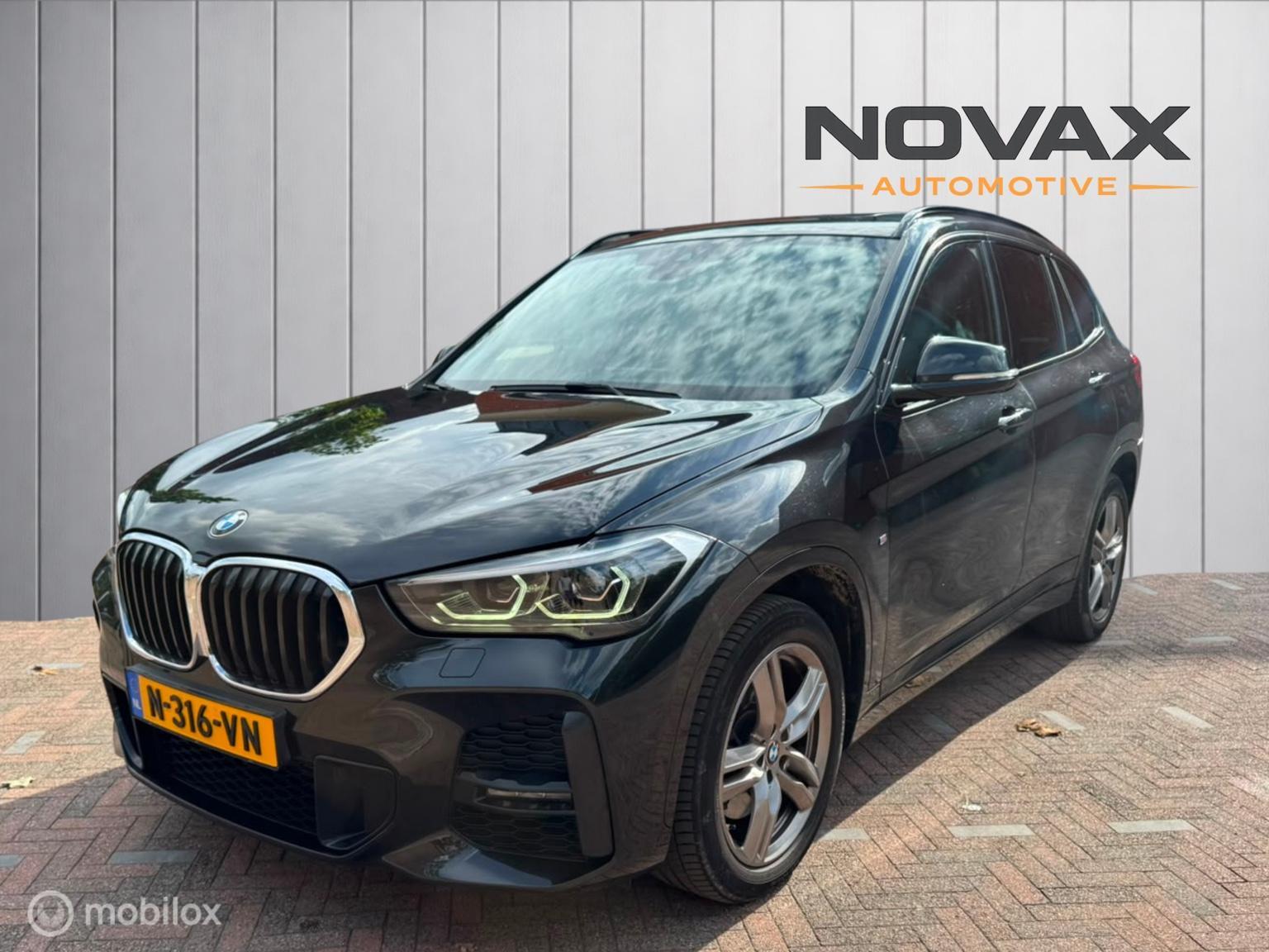 BMW X1 Xdrive20i xDrive20i M Sport | Panoramadak | Head-Up Display 2021 - voorkant