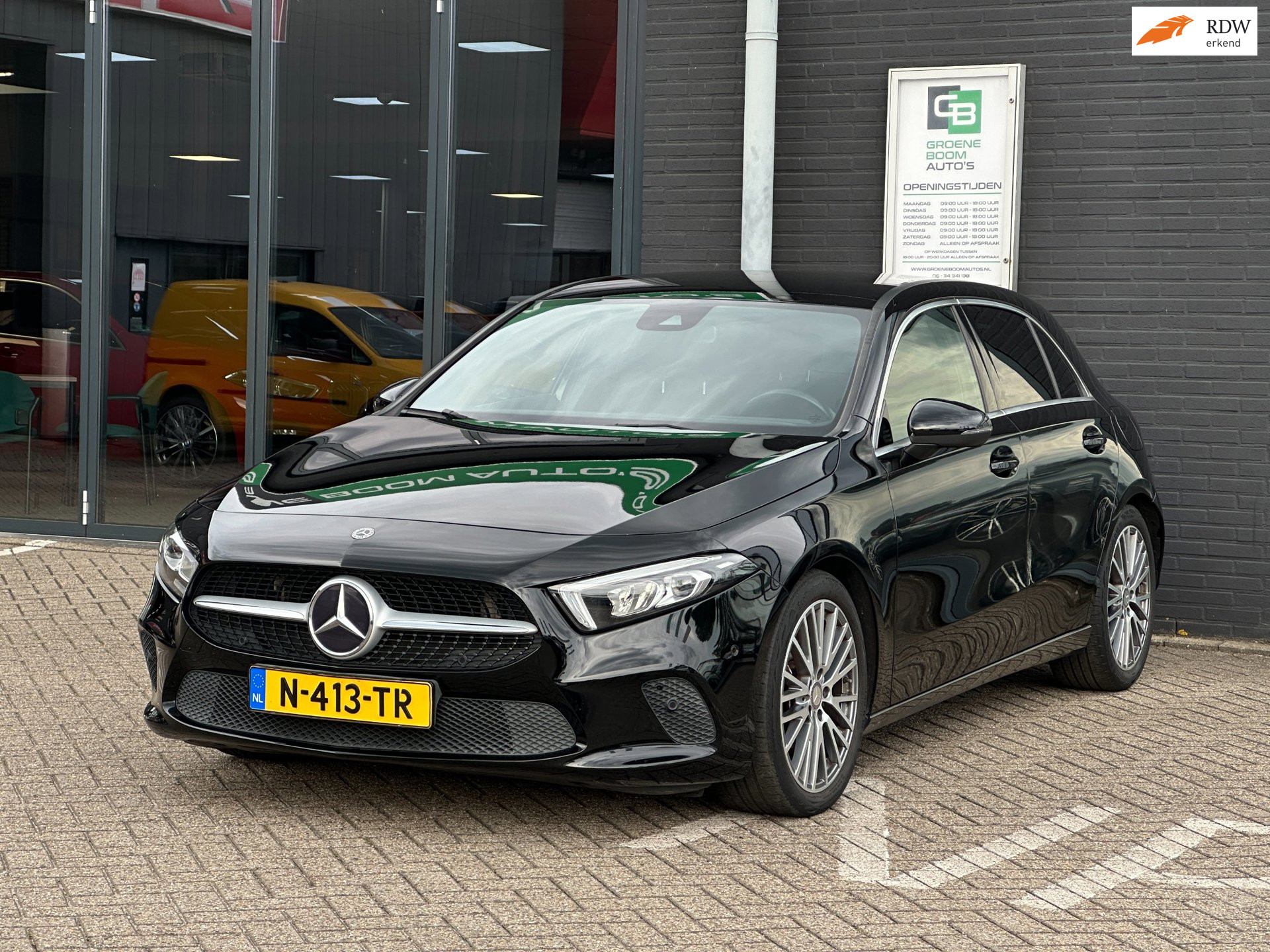 Mercedes-Benz A 200 200 Business Solution AMG Upgrade/CAMERA/CARPLAY/NAVI/NETTE STAAT!! 2019 - voorkant