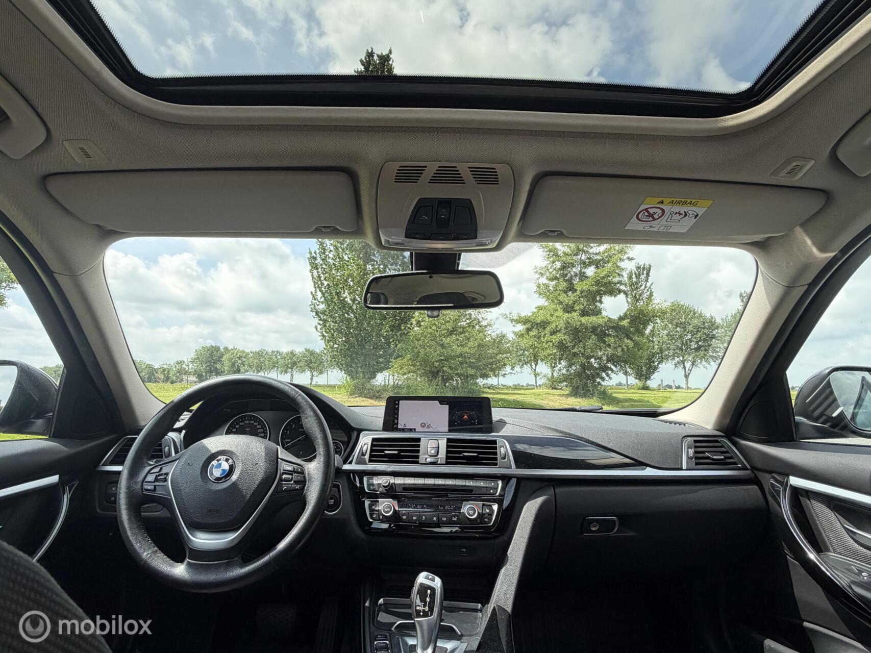 Foto van BMW 330e Iperformance