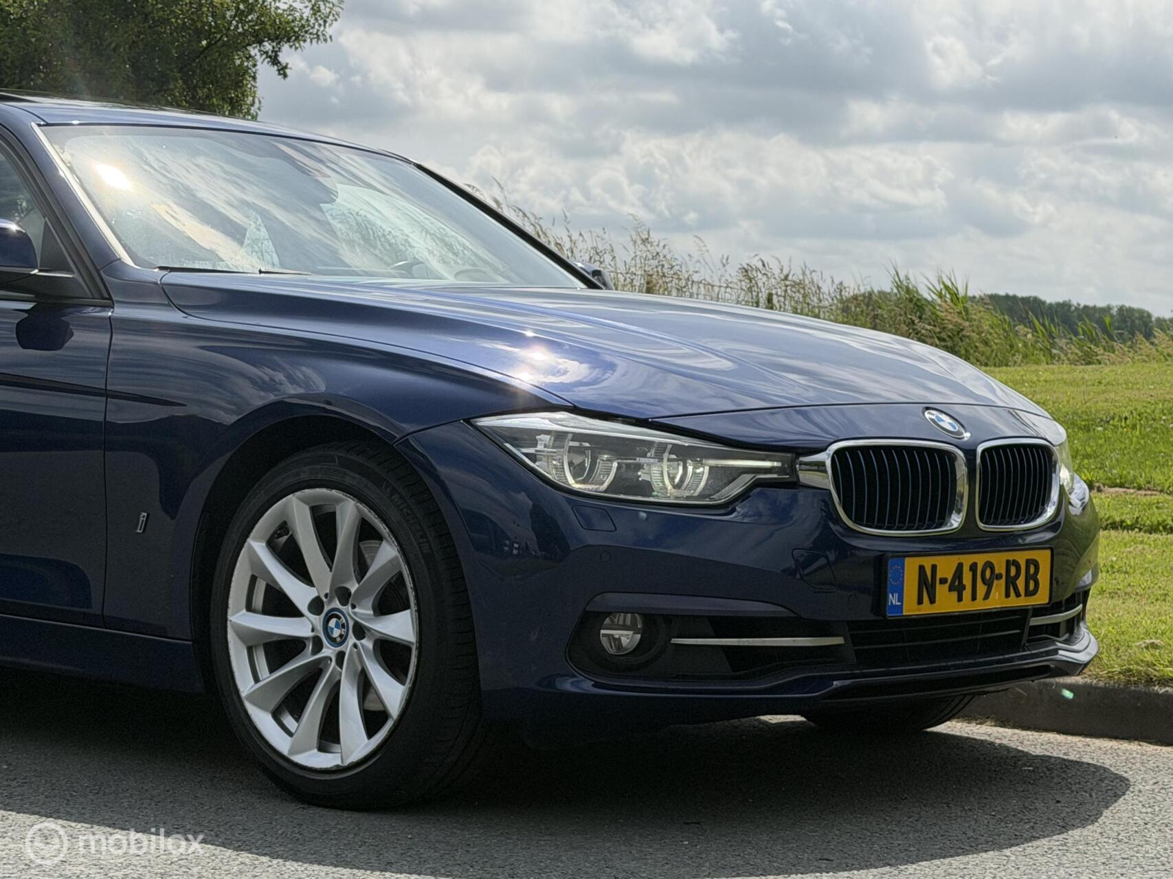 Foto van BMW 330e Iperformance