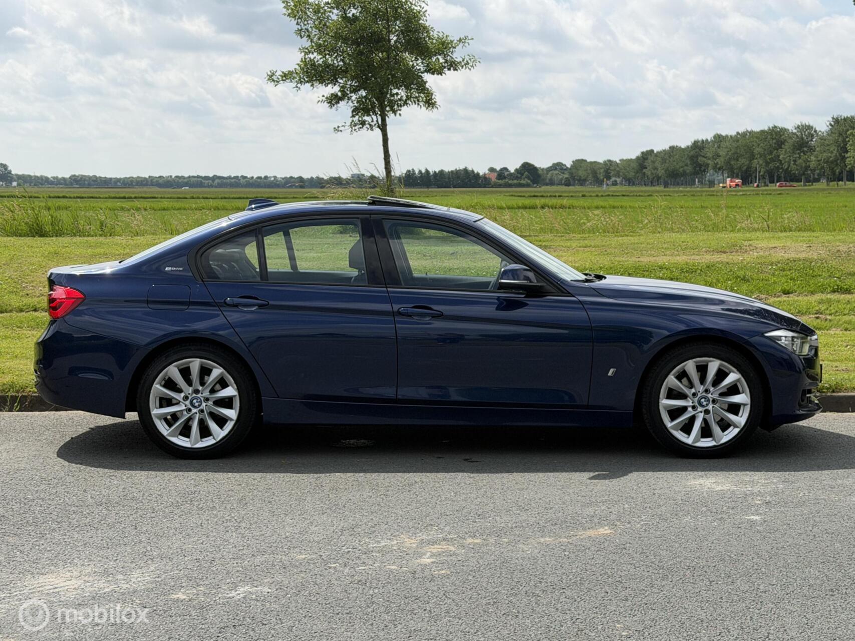 Foto van BMW 330e Iperformance