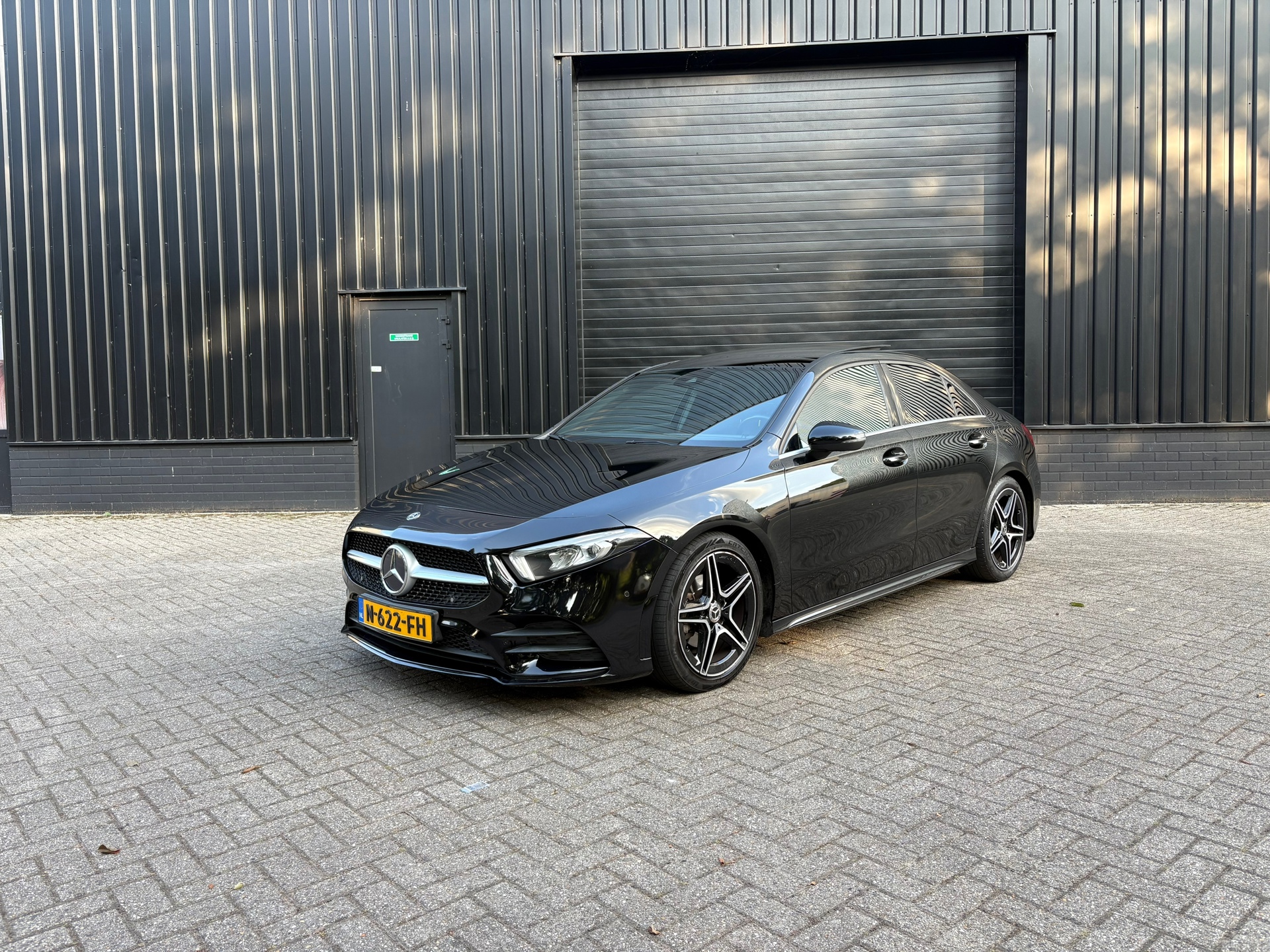Mercedes-Benz A 180 D 180 D AMG LINE|PANO|SFEER|360 CAMERA 2019 - voorkant