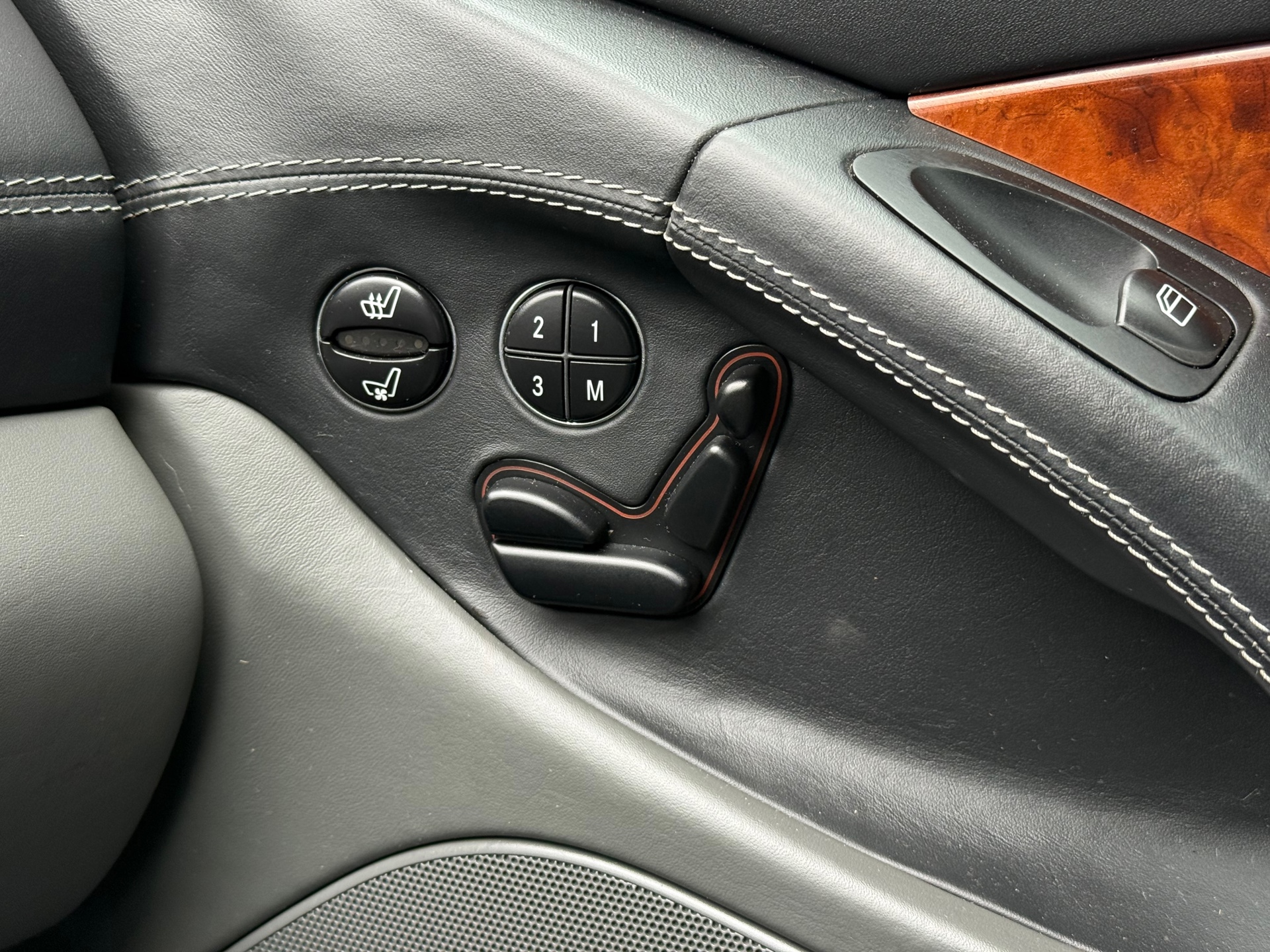 Foto van Mercedes-Benz SL 65 AMG