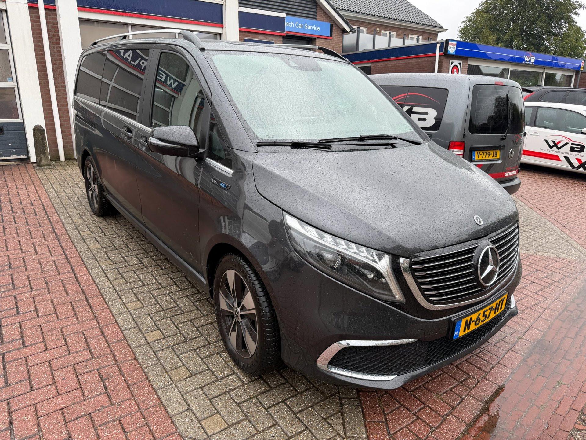 Foto van Mercedes-Benz Eqv