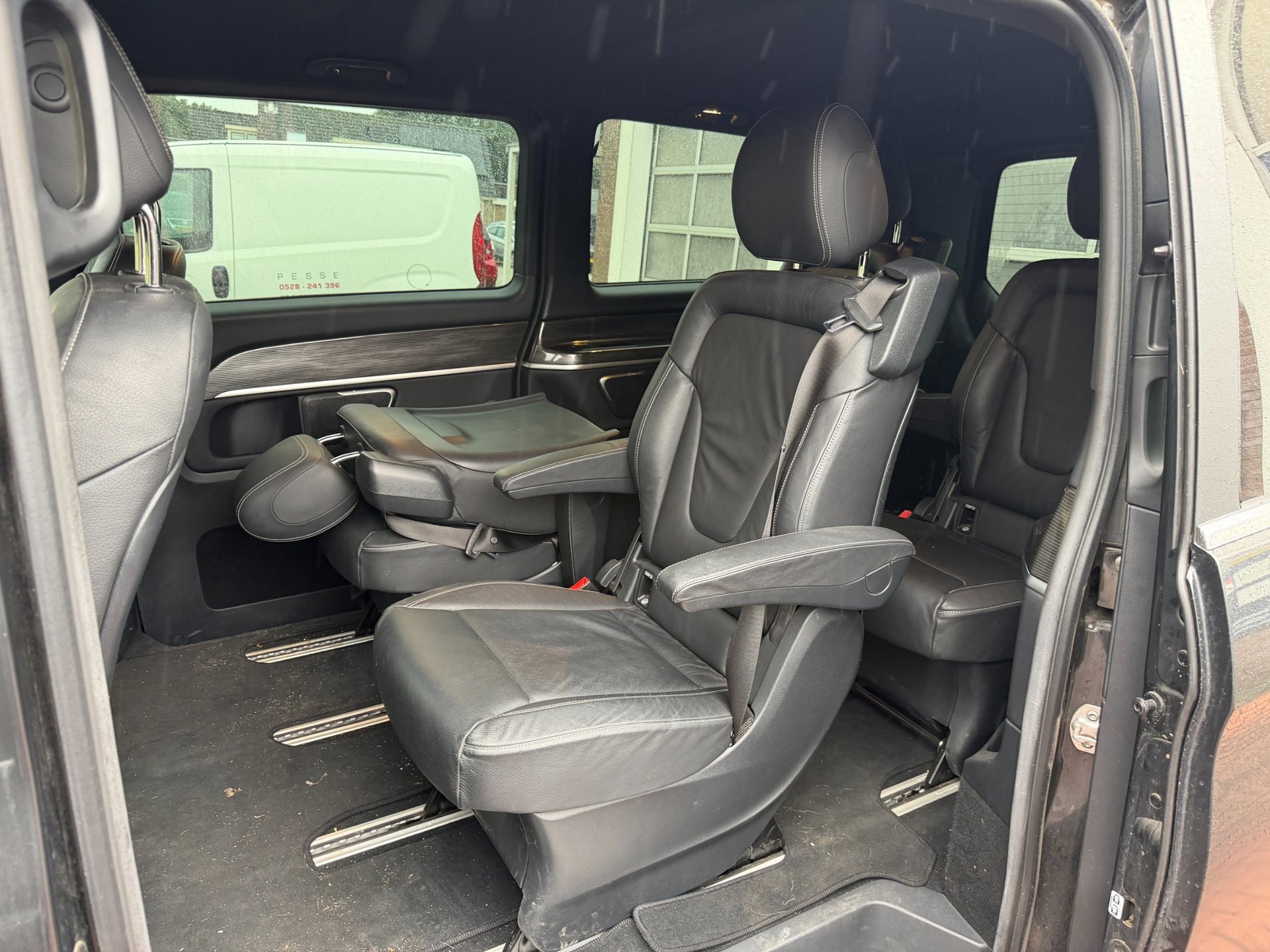 Foto van Mercedes-Benz Eqv