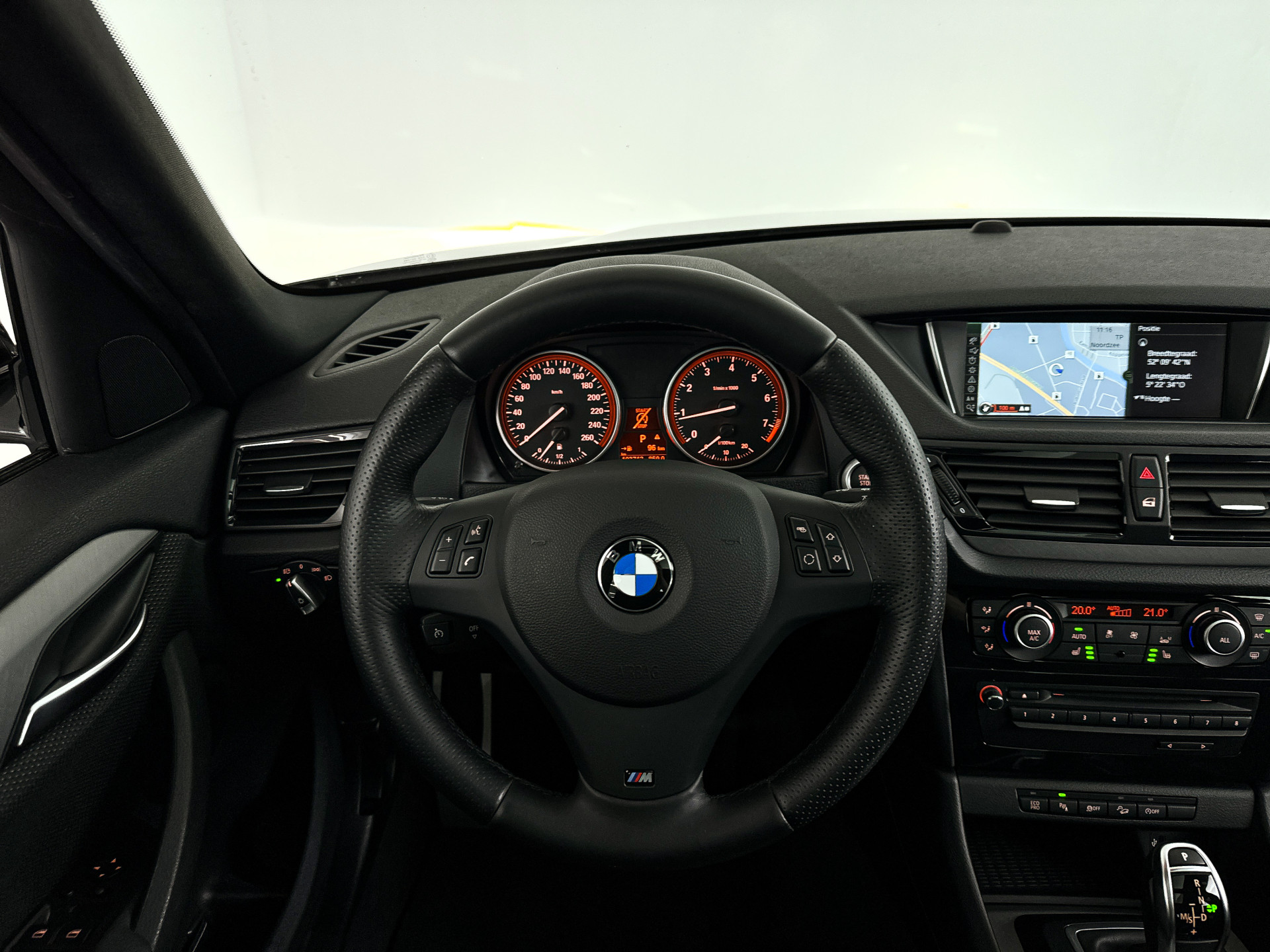 Foto van BMW X1 Xdrive28i