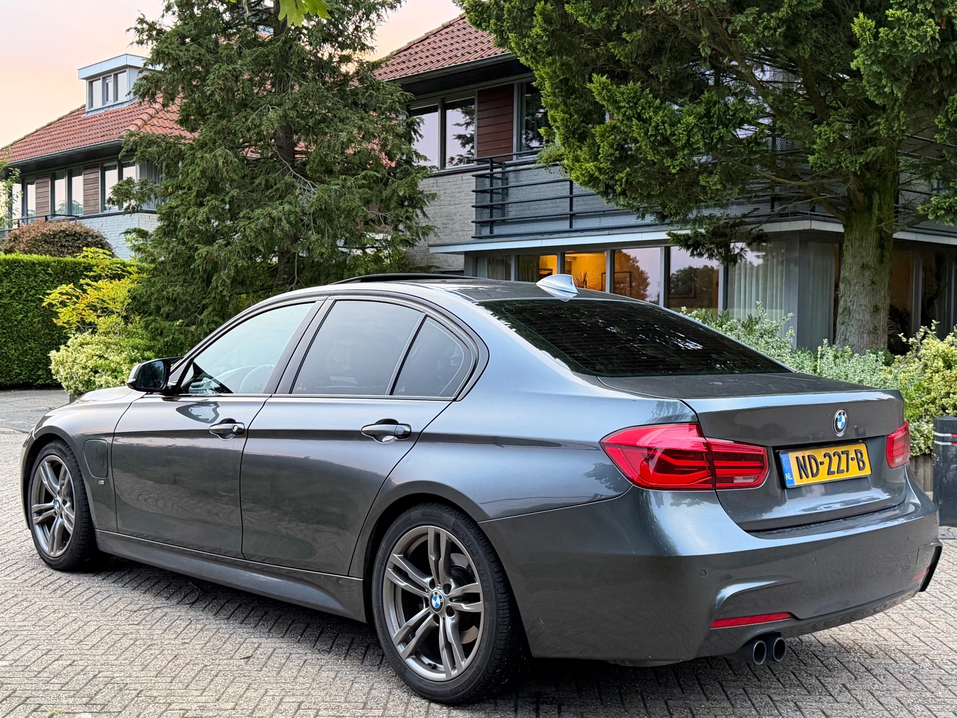 Foto van BMW 330e Iperformance
