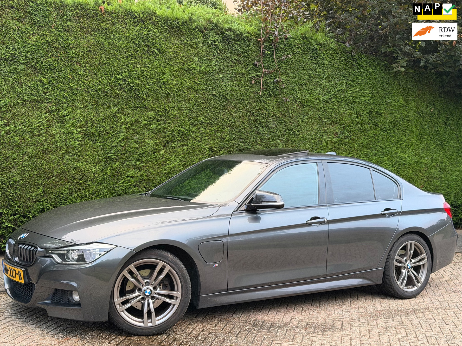 BMW 330e Iperformance 330e Centennial RIJDSUPER/DAK/AUTOMAAT/LEER/APK 2016 - voorkant