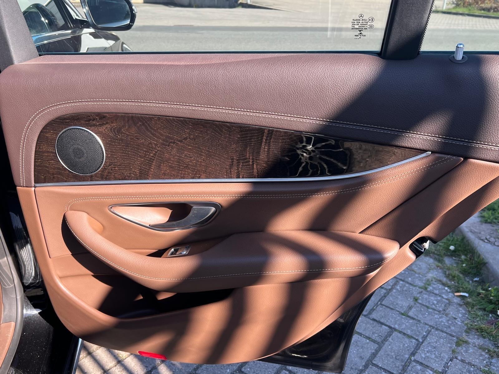 Foto van Mercedes-Benz E 220 D