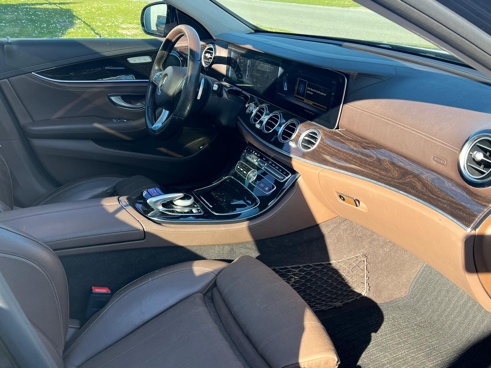 Foto van Mercedes-Benz E 220 D