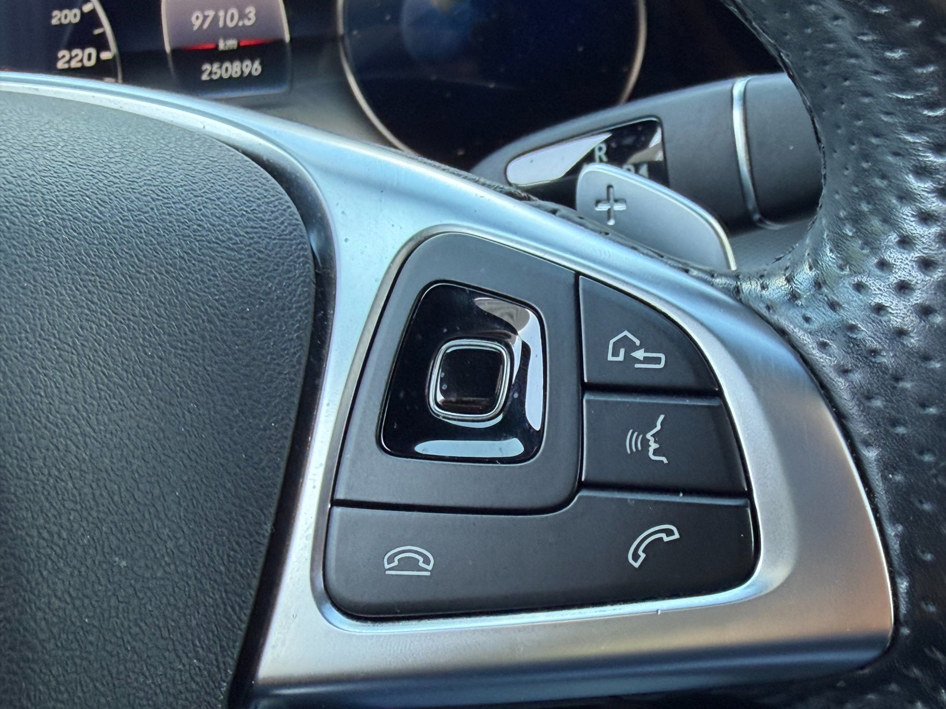 Foto van Mercedes-Benz E 200