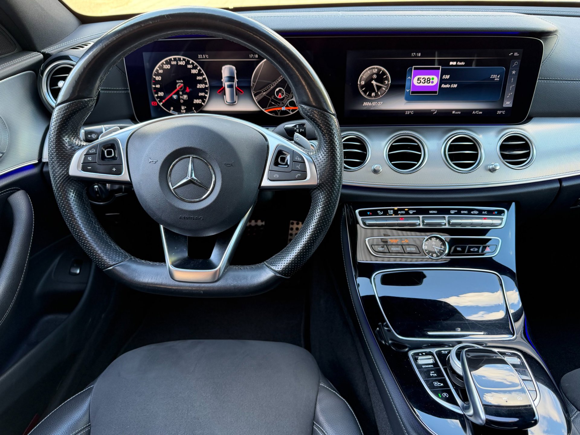 Foto van Mercedes-Benz E 200