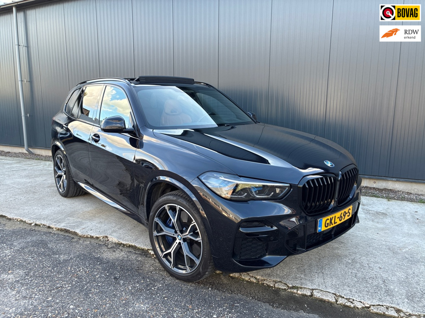 BMW X5 Xdrive45e BMW X5 xDrive45e 394 pk High Executive M-Sport | Pano | Laser | Elek. Trekhaak | Memory | Winterpakket | Luchtvering | 2022 - voorkant