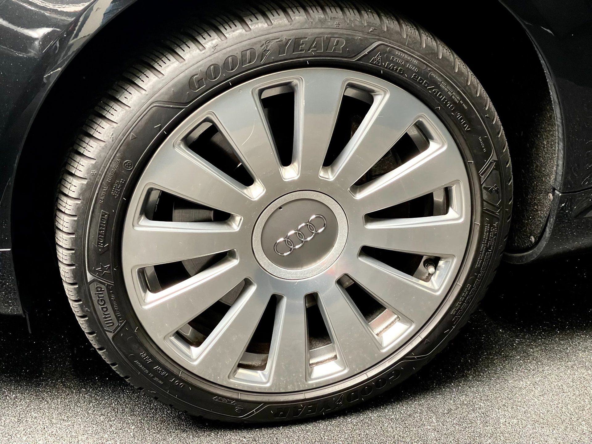 Foto van Audi A8 4,2 Quattro