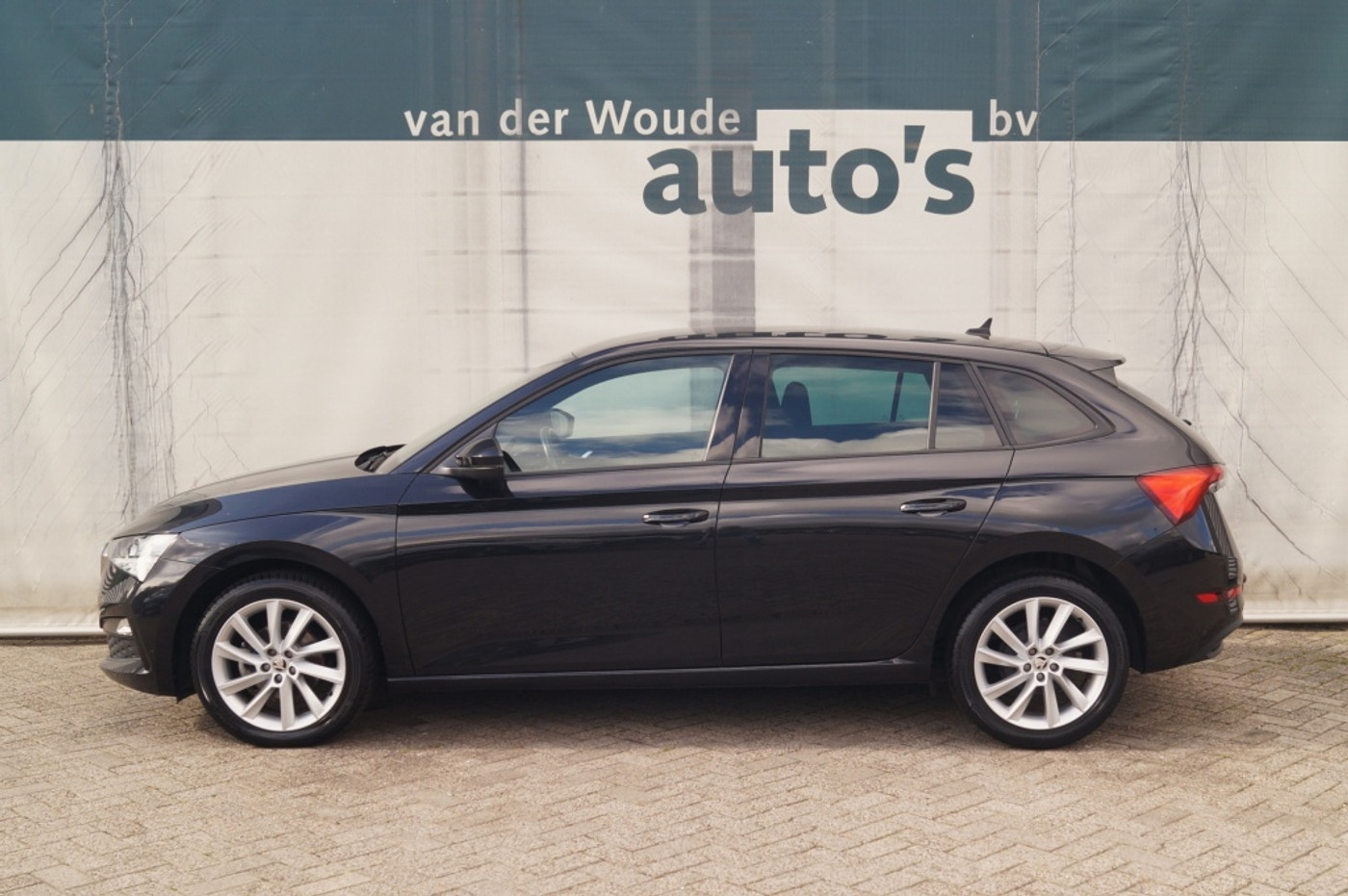 Skoda Scala 1.0 TSI 110pk Sport Business -NAVI-ECC-PDC-LED- 2022 - voorkant