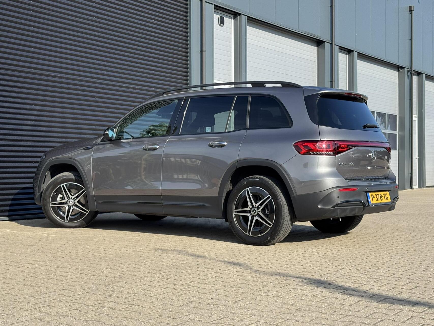 Foto van Mercedes-Benz Eqb 300 4Matic