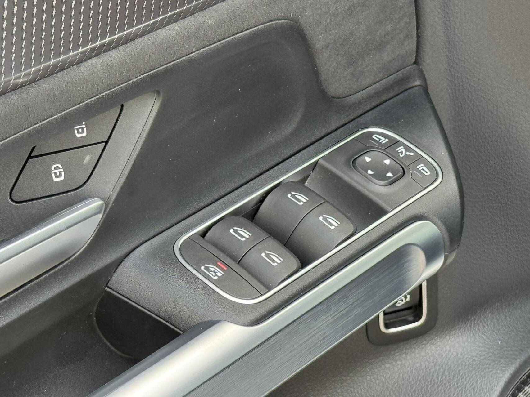 Foto van Mercedes-Benz Eqb 300 4Matic