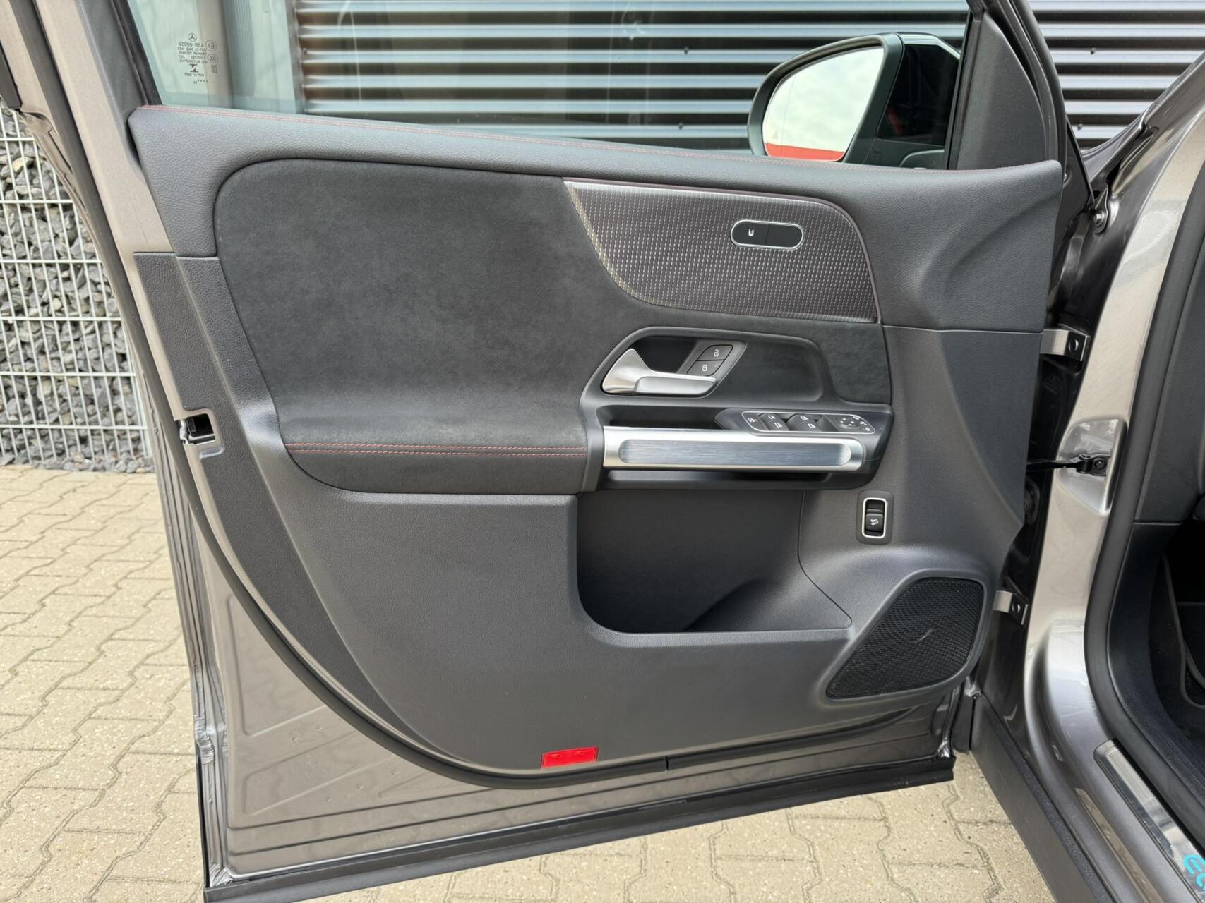 Foto van Mercedes-Benz Eqb 300 4Matic