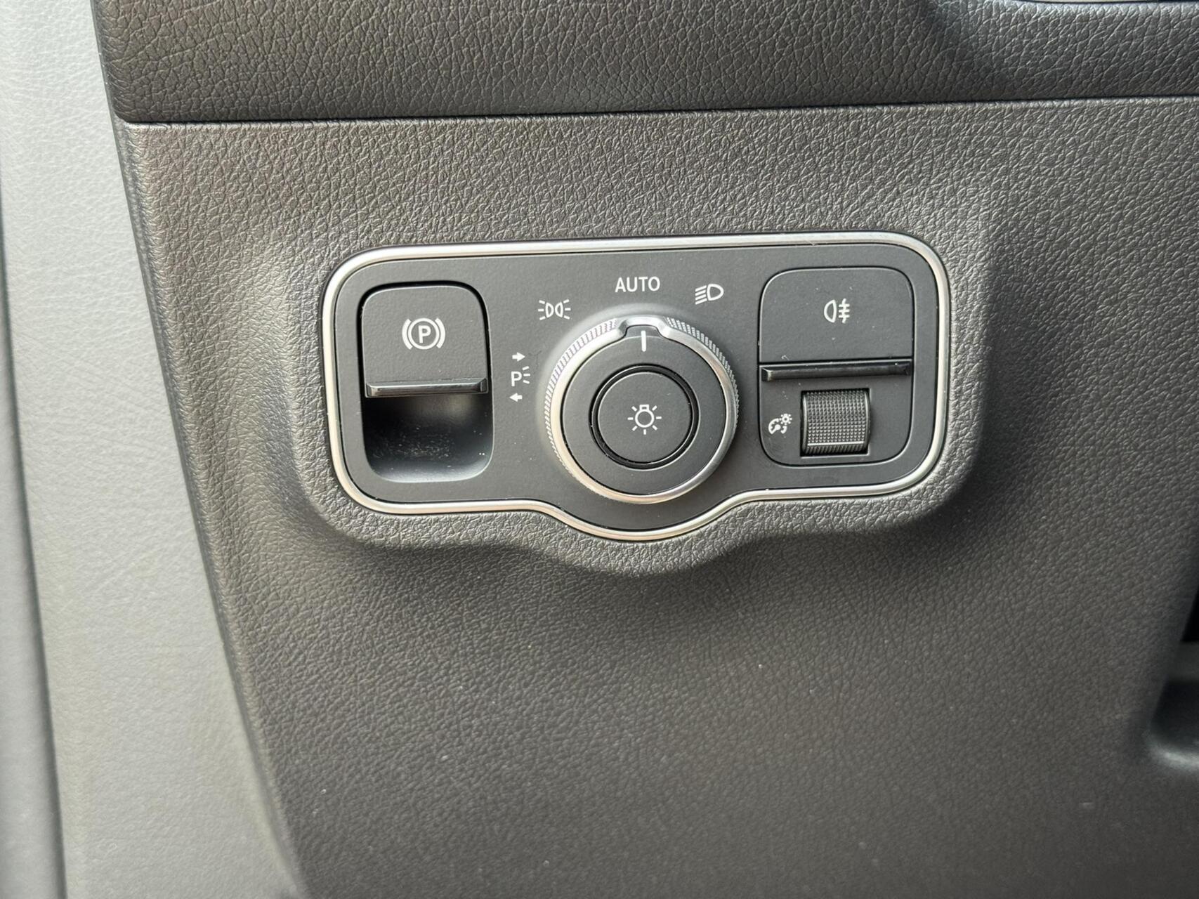 Foto van Mercedes-Benz Eqb 300 4Matic