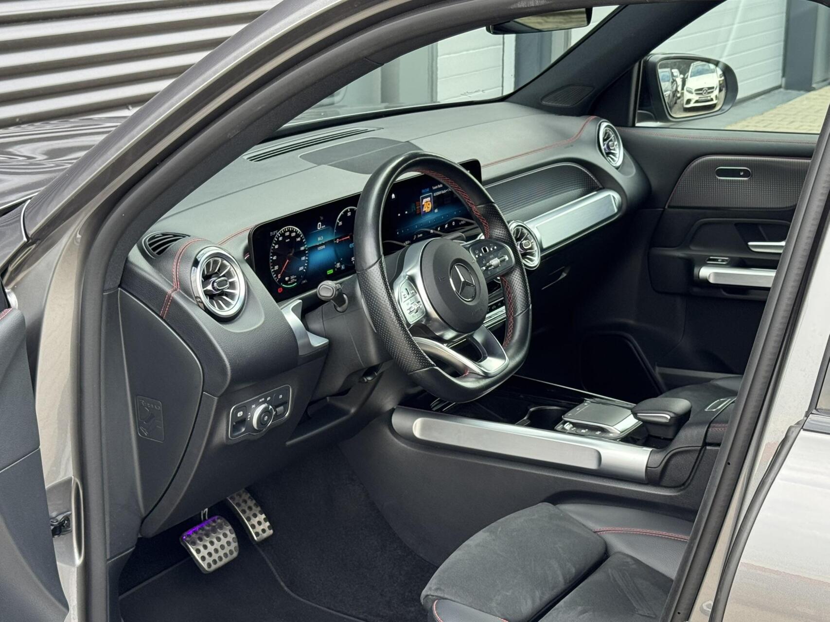 Foto van Mercedes-Benz Eqb 300 4Matic