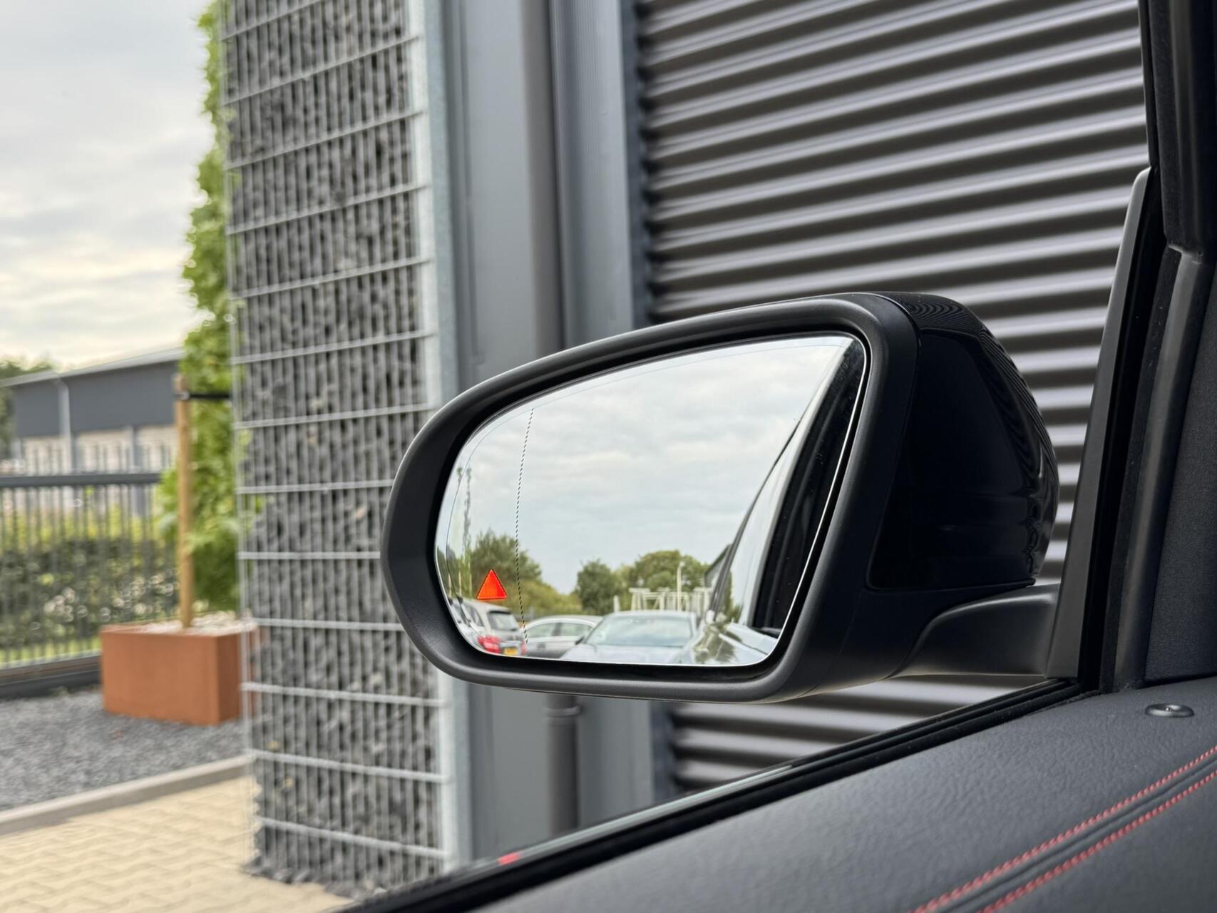 Foto van Mercedes-Benz Eqb 300 4Matic