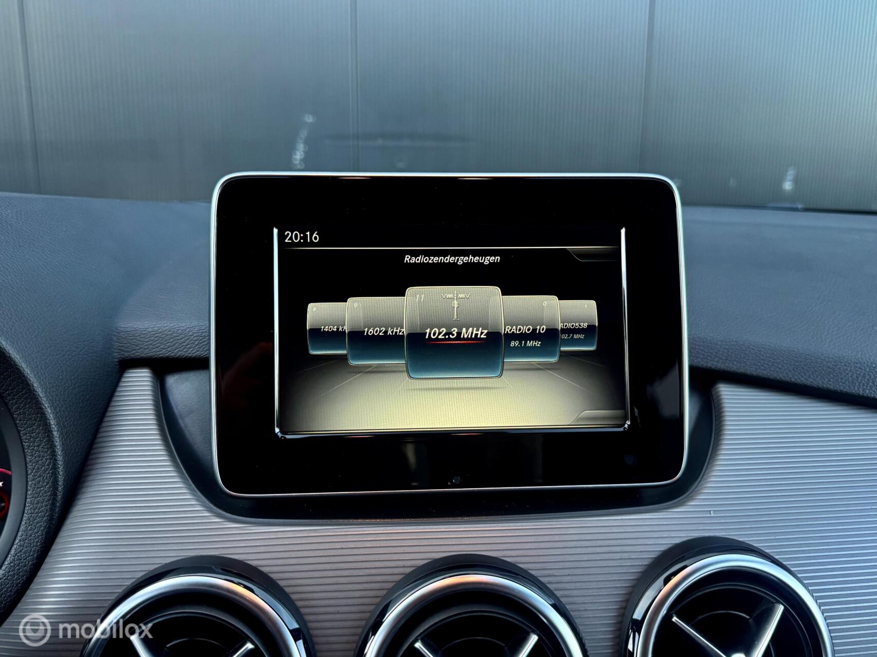 Foto van Mercedes-Benz B 250 E