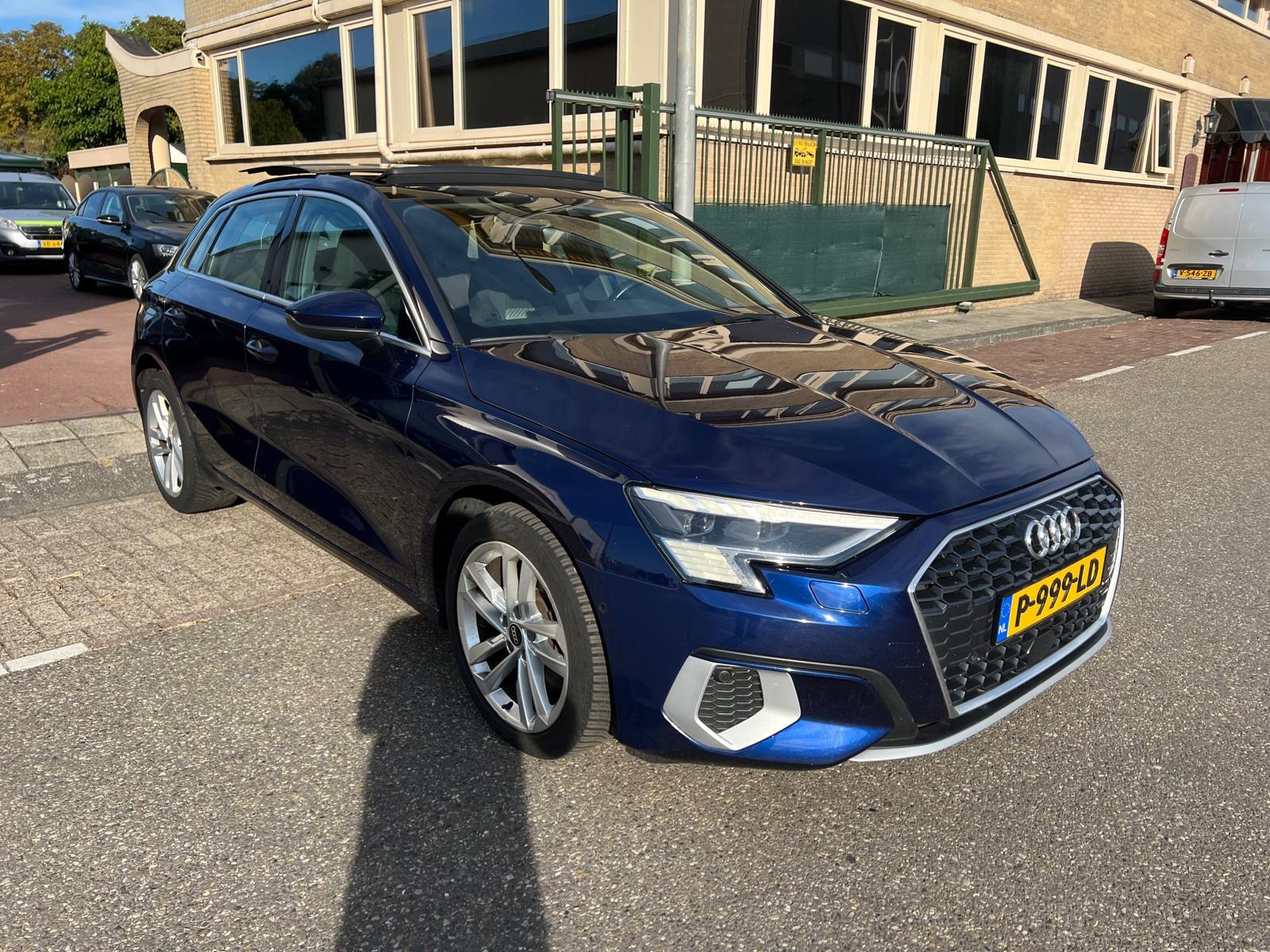 Audi A3 Sportback 35 TFSI Business edition Panoramadak 2021 - voorkant