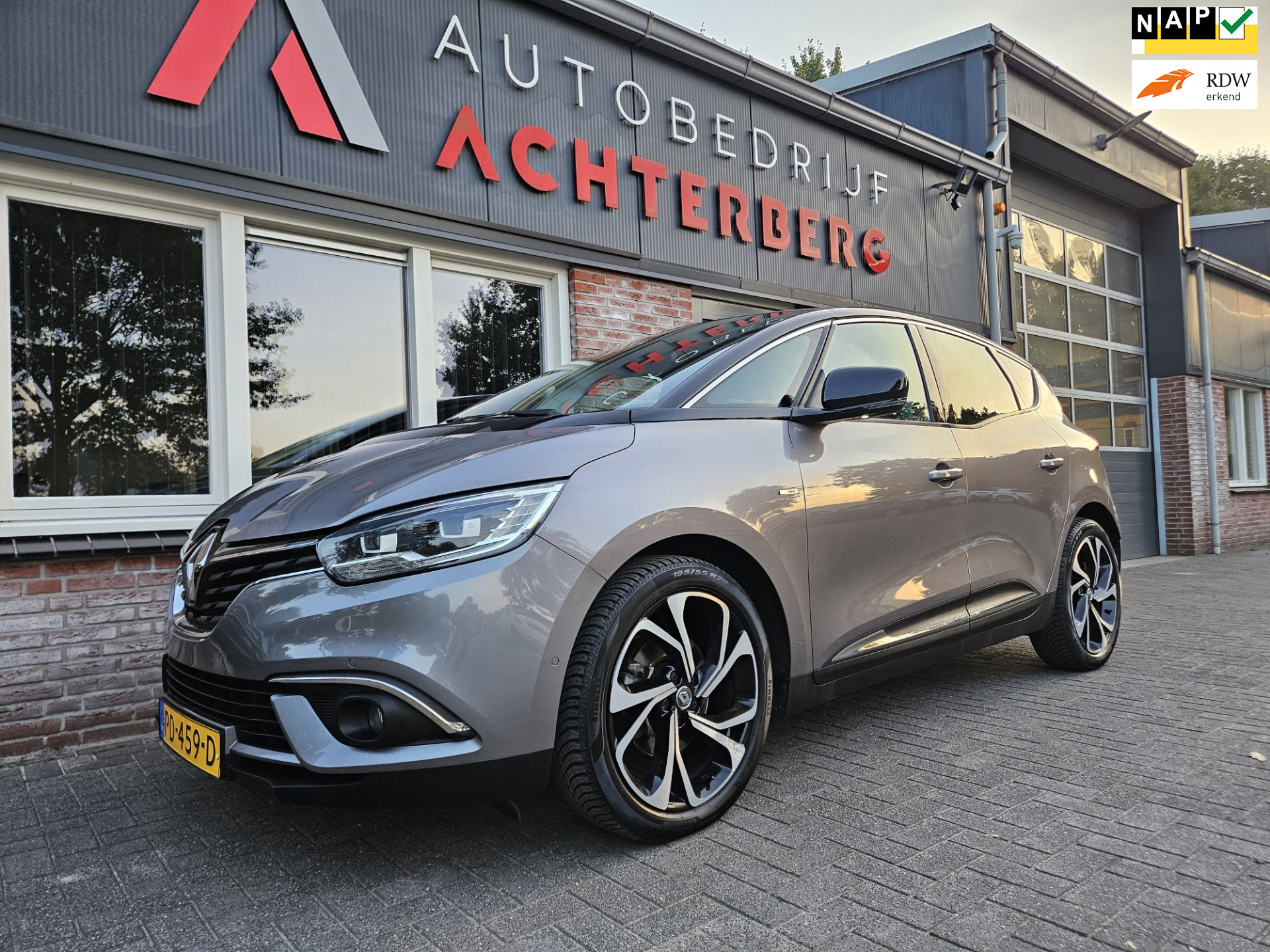 Renault Scenic 1.2 TCe Bose Trekhaak! Camera! LED! Mooie/Nette Auto! NAP! Airco/Clima! Cruise Control! 2017 - voorkant