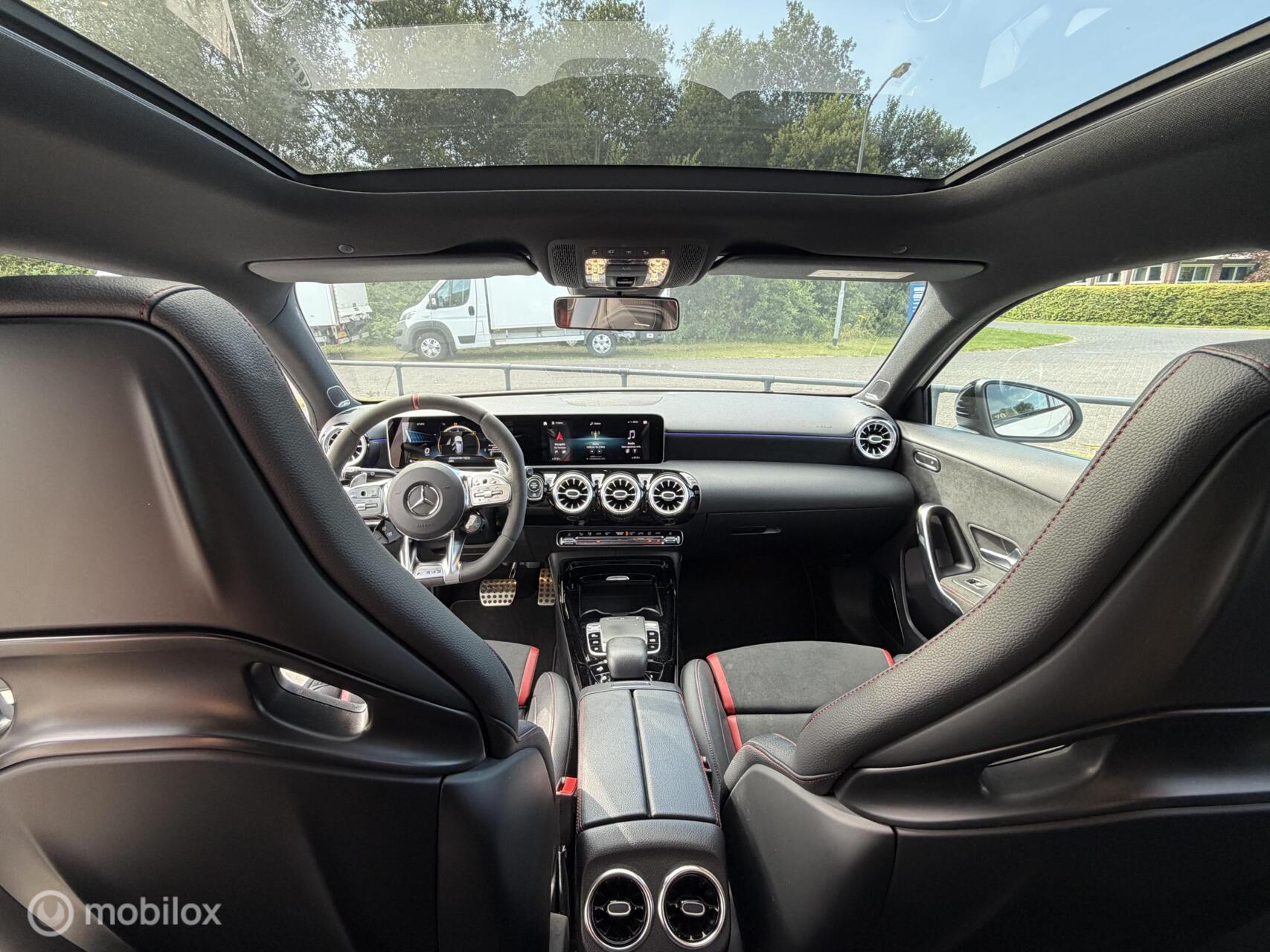 Foto van Mercedes-Benz AMG A 35
